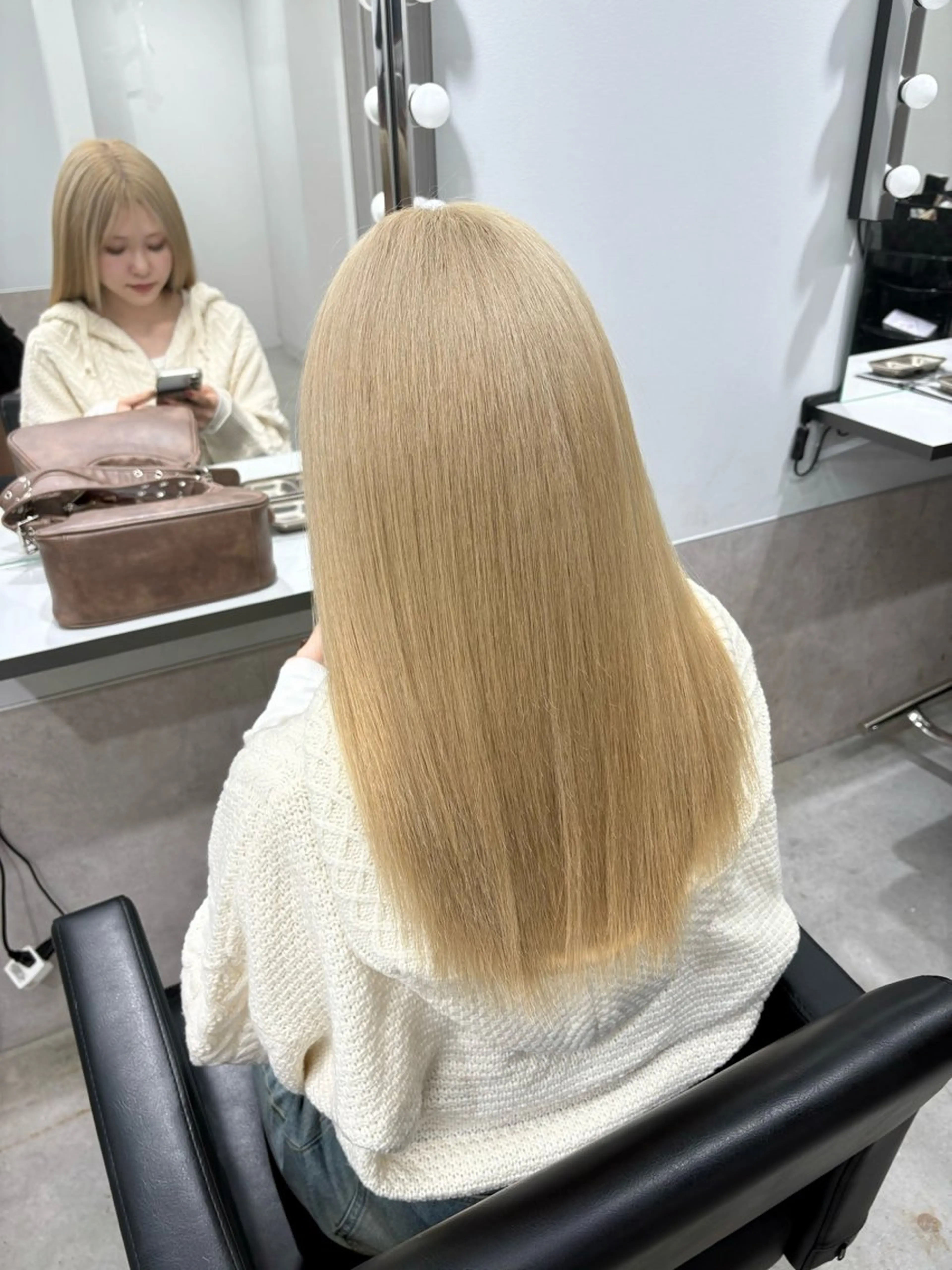 ロング カラー ヘアカラー noa 寒色系カラーブリーチのヘアスタイル