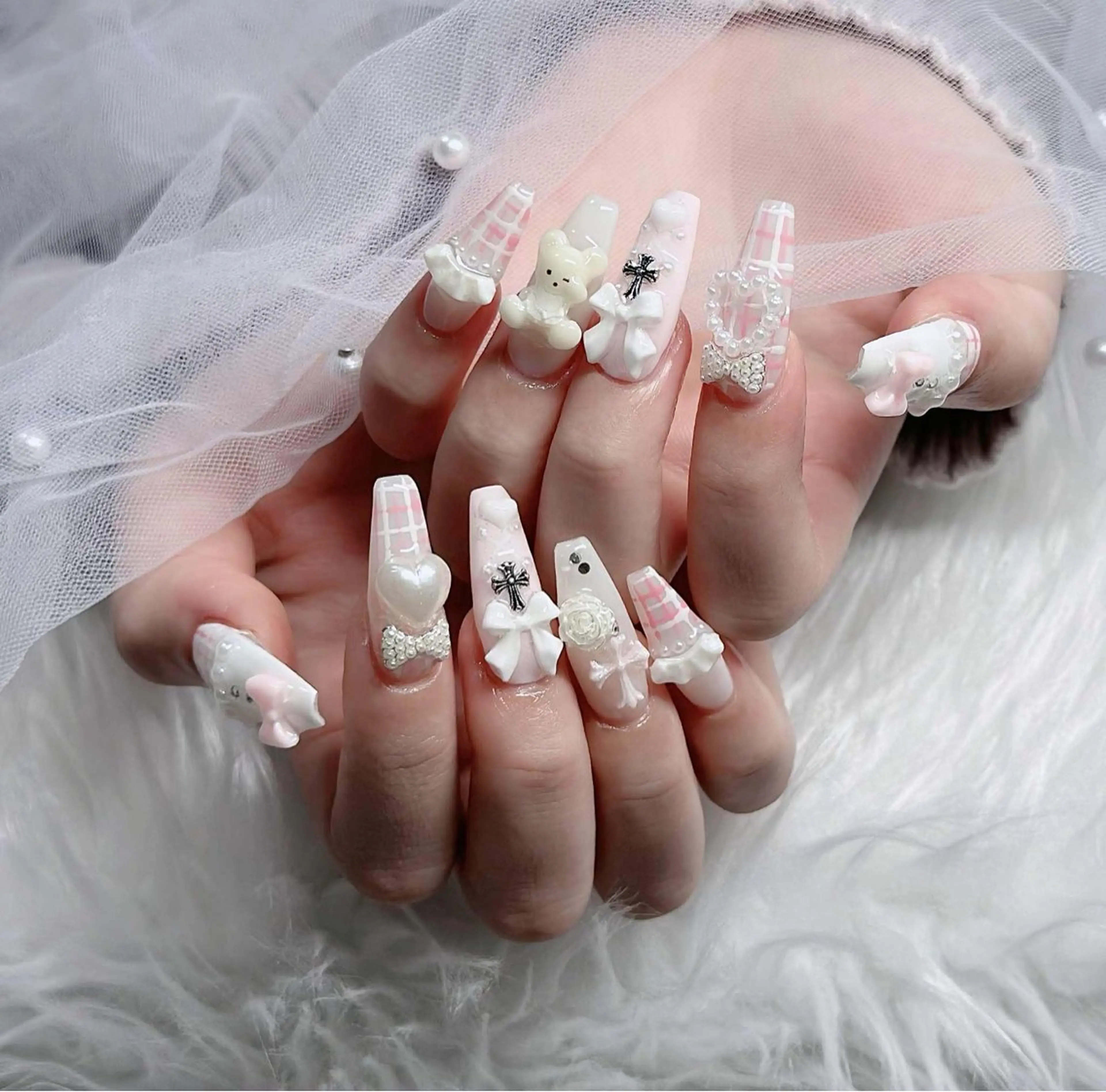 ネイル フレンチネイル ジェルネイル ガラスフレンチ ハロウィン ハート ハンドネイル H.baby Nail Salonのネイルデザイン