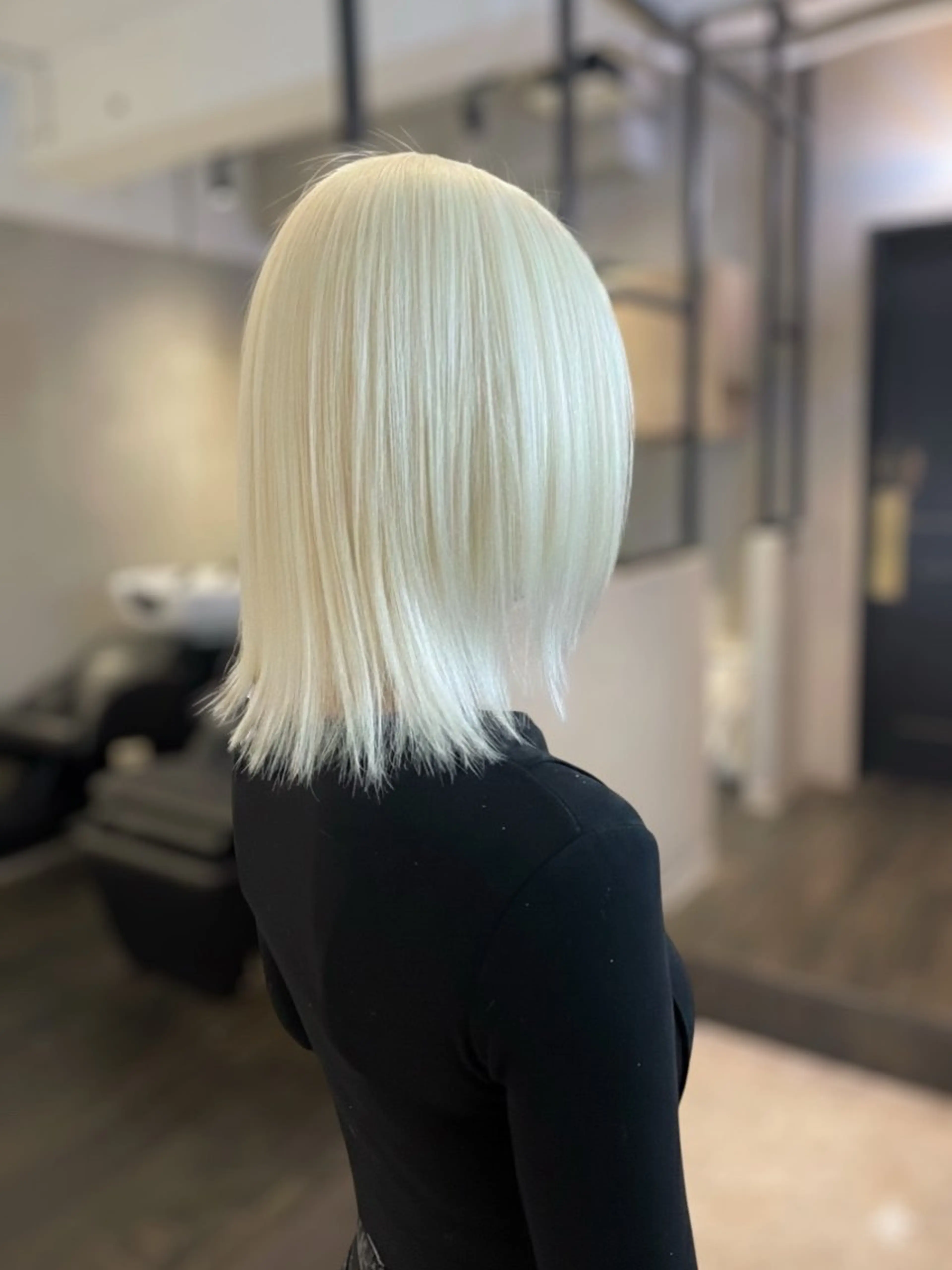 ミディアム カラー ブリーチ ブロンド ホワイトブロンド カット ヘアカラー トリートメント hisano / ハイトーン・透明感のヘアスタイル