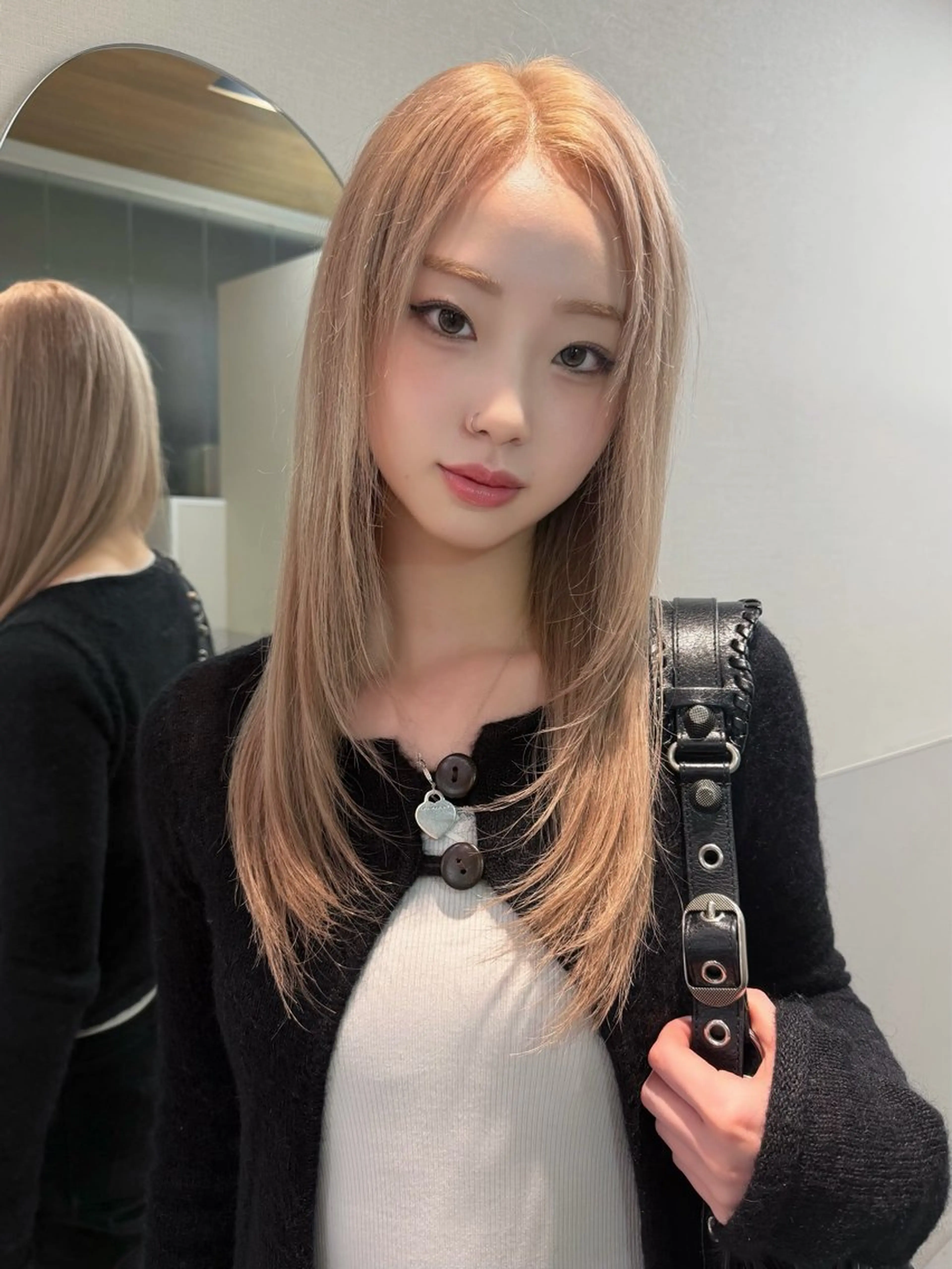 セミロング ヘアカラー トリートメント ViVIE   AOYAMA所属・RiA/レイヤーカッ ト/ハッシュカットのヘアスタイル