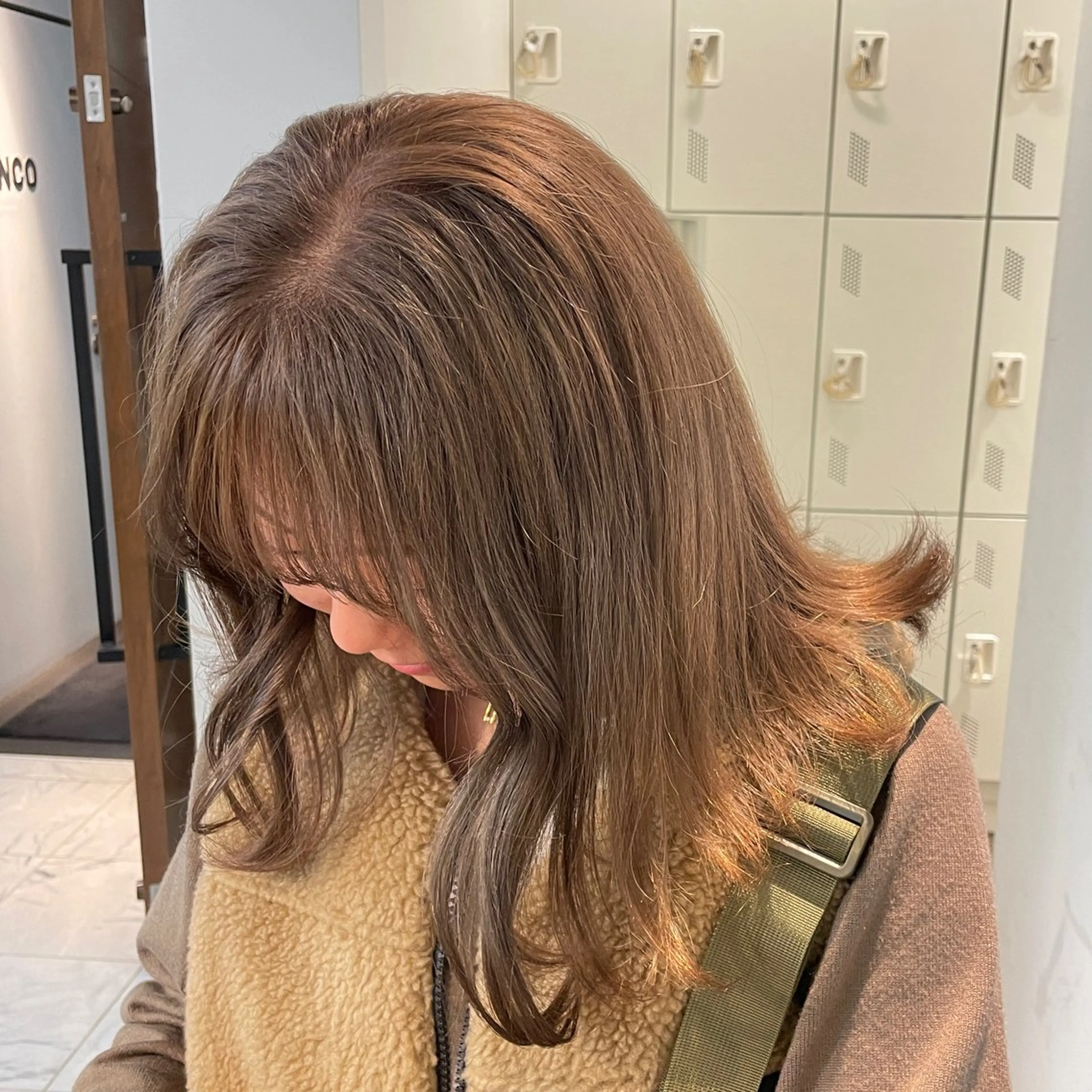 ミディアム カラー ヘアカラー 🎨ハイライト･ ハイトーン/近藤怜那のヘアスタイル