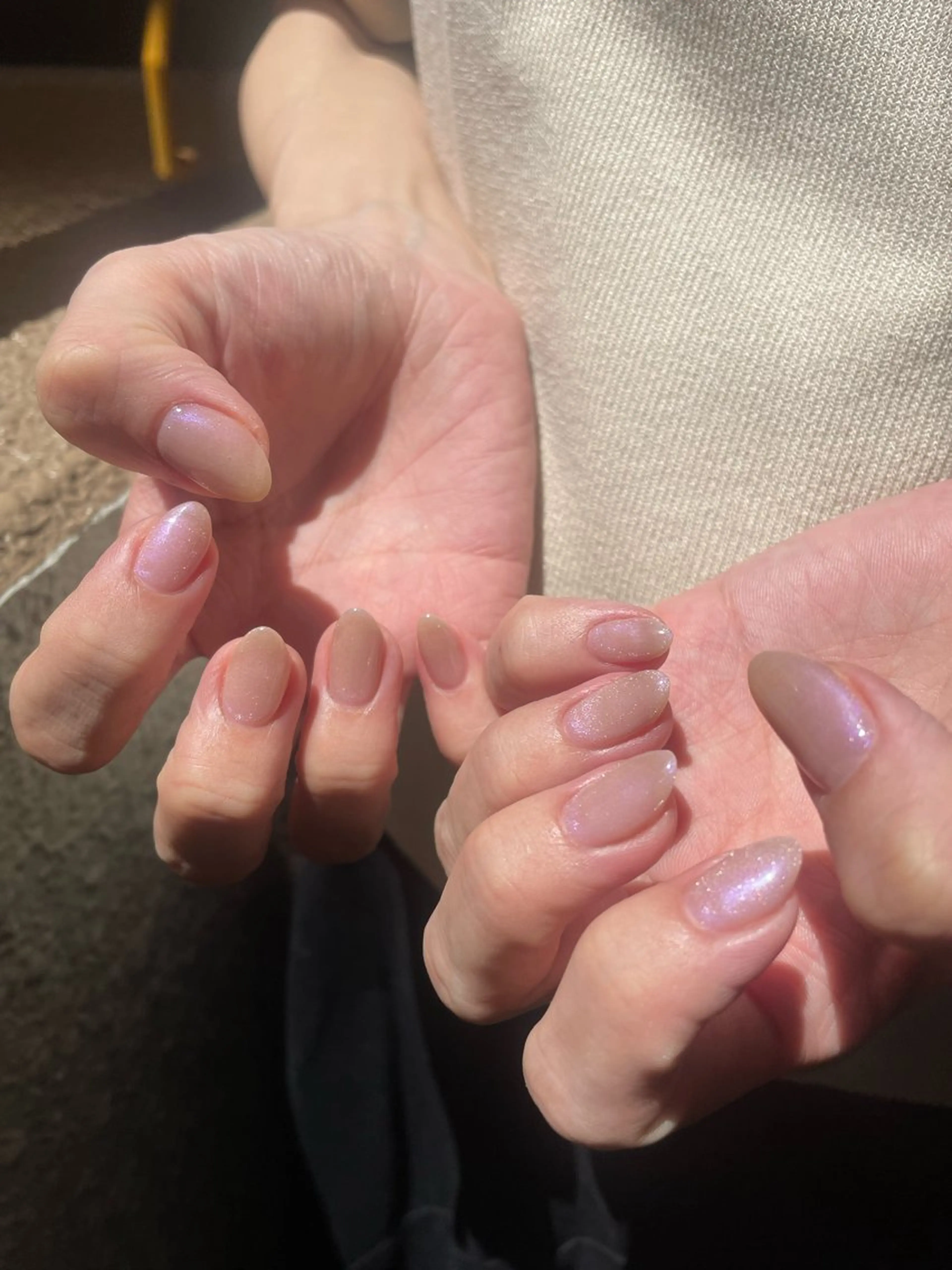 ネイル オーロラネイル マグネットネイル マグネットワンカラー ワンカラーネイル ピンク ハンドネイル kichi🌟 そらのネイルデザイン