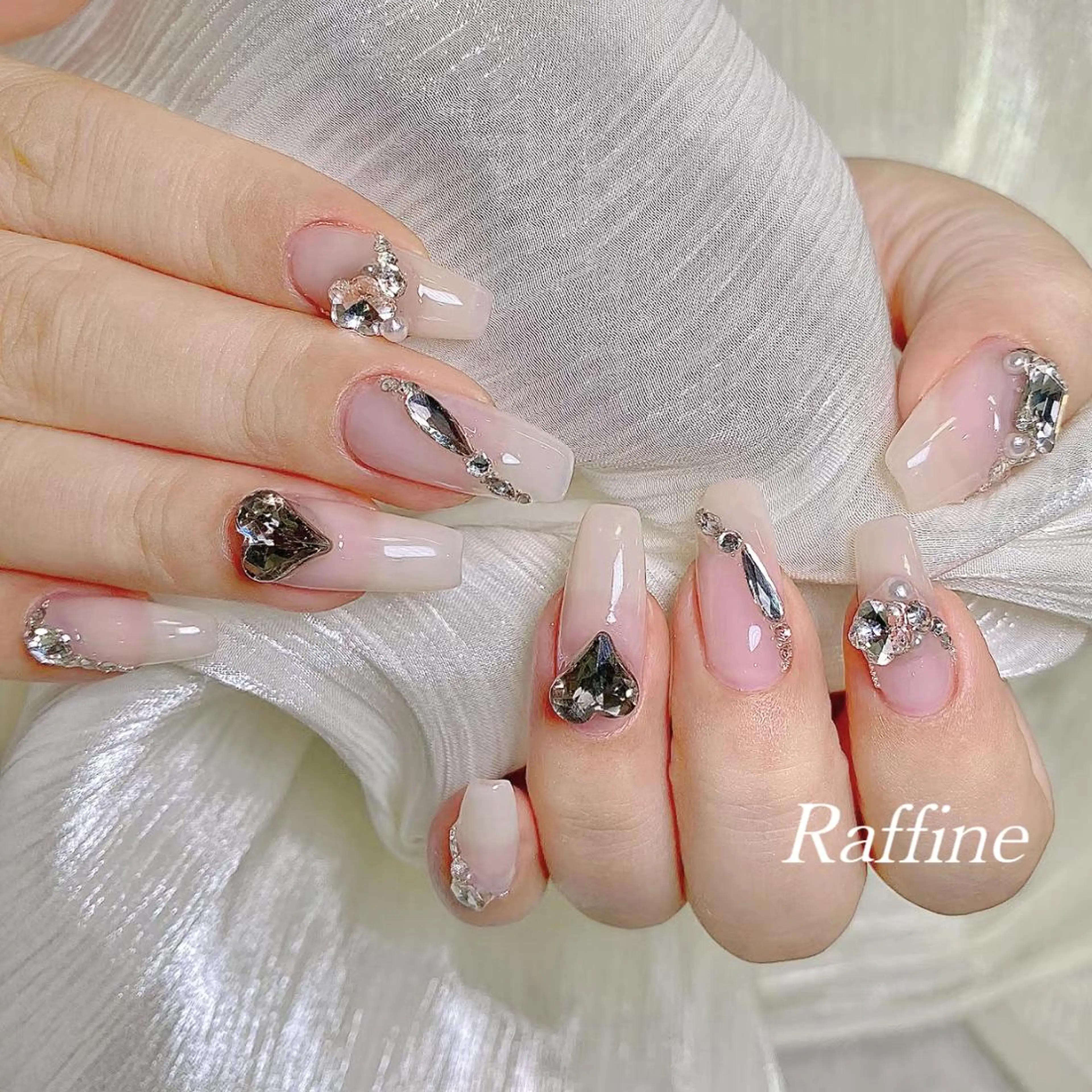 ネイル RAFFINE haru🦋🩵のネイルデザイン