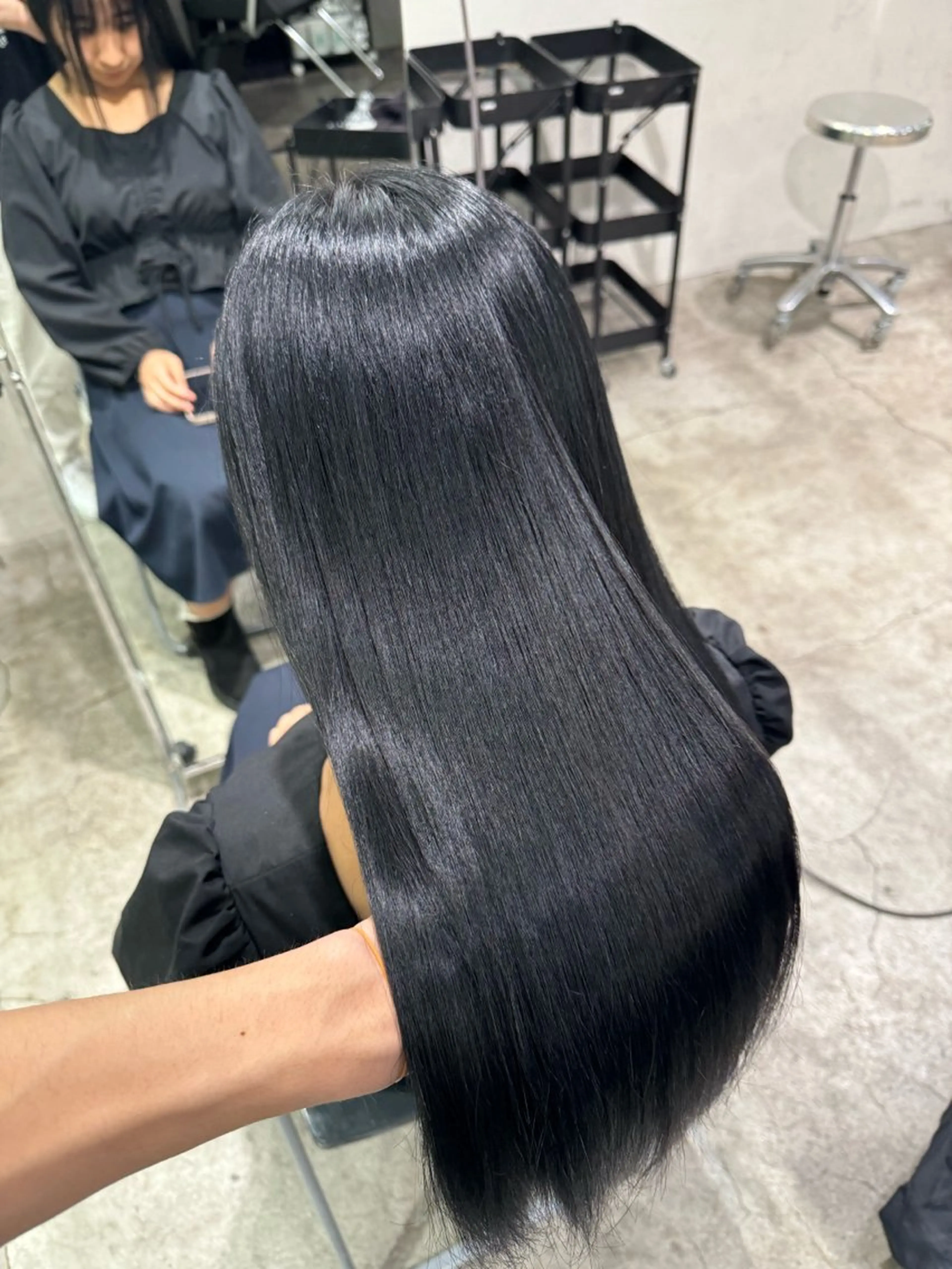 ロング カラー 黒髪 ブルーカラー ブルーブラック ロング ヘアカラー 【似合わせカラー】 西口嶺河のヘアスタイル