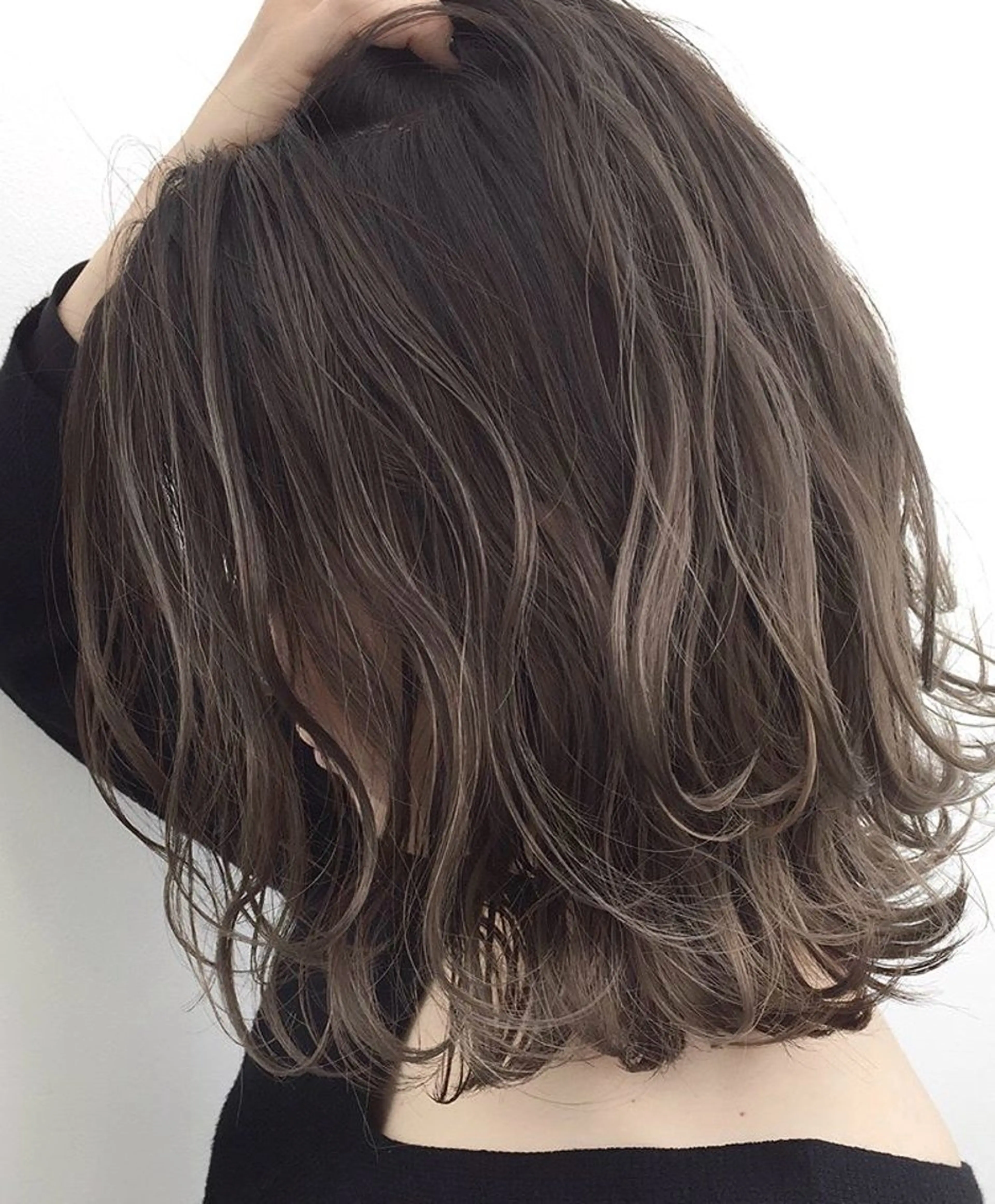 ミディアム ハイライト 山口生真 ✂︎小顔矯正カットのヘアスタイル