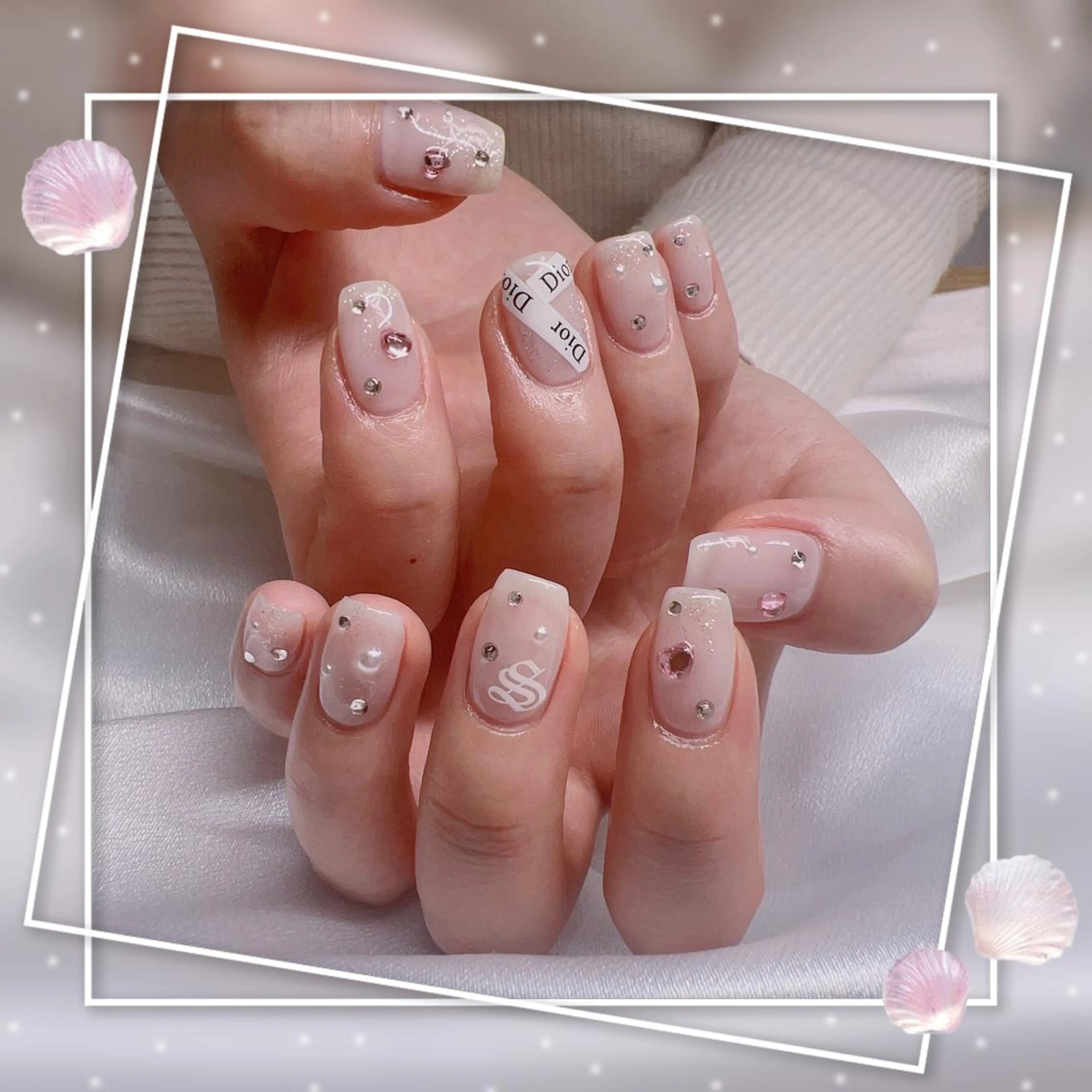 ネイル フレンチネイル キラキラネイル 韓国ネイル マグネットネイル マグネットフレンチ ハンドネイル Chill Nailsalonのネイルデザイン