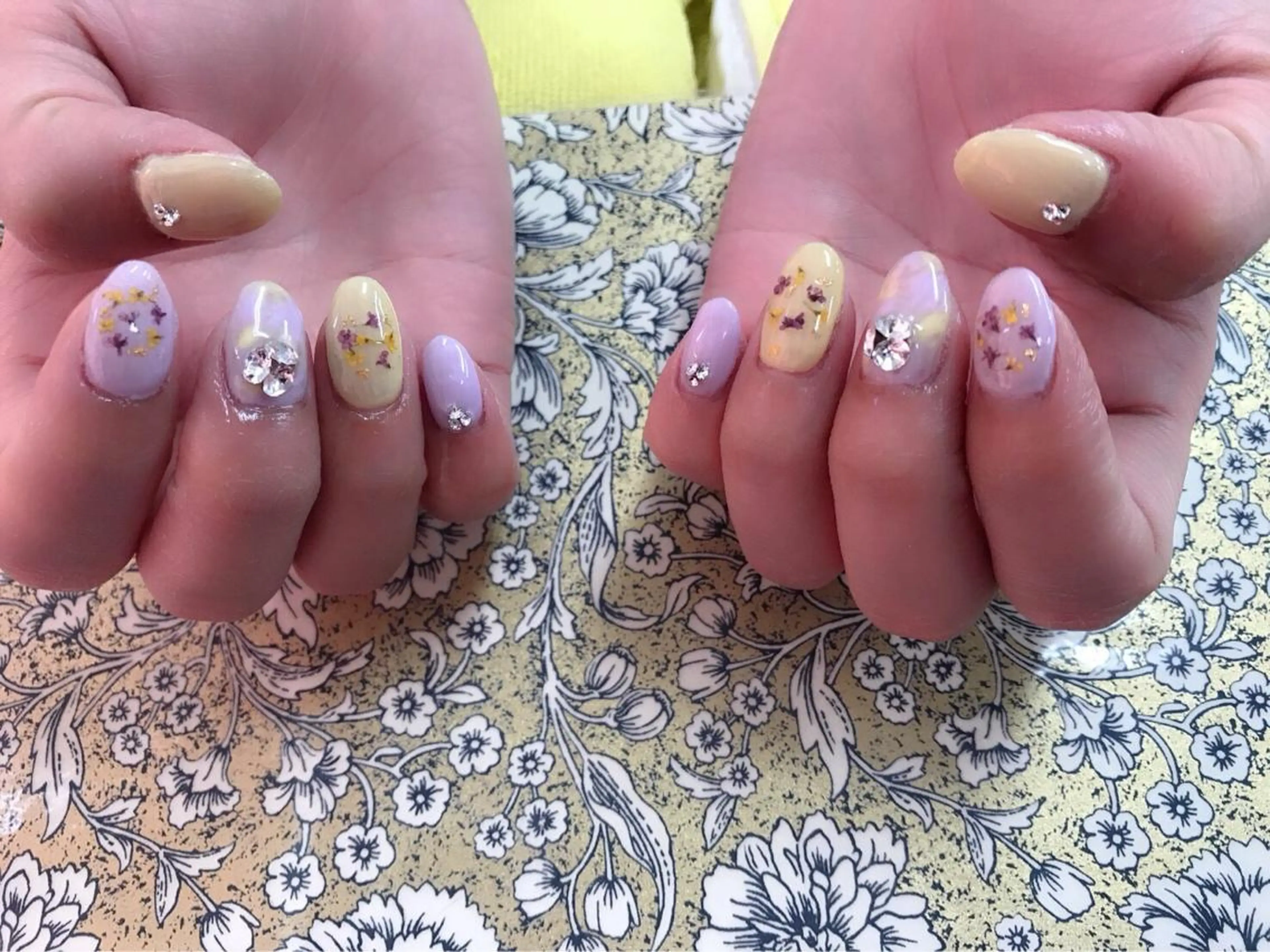 ネイル 指名支持率NO.1 スタイリストのヘアスタイル