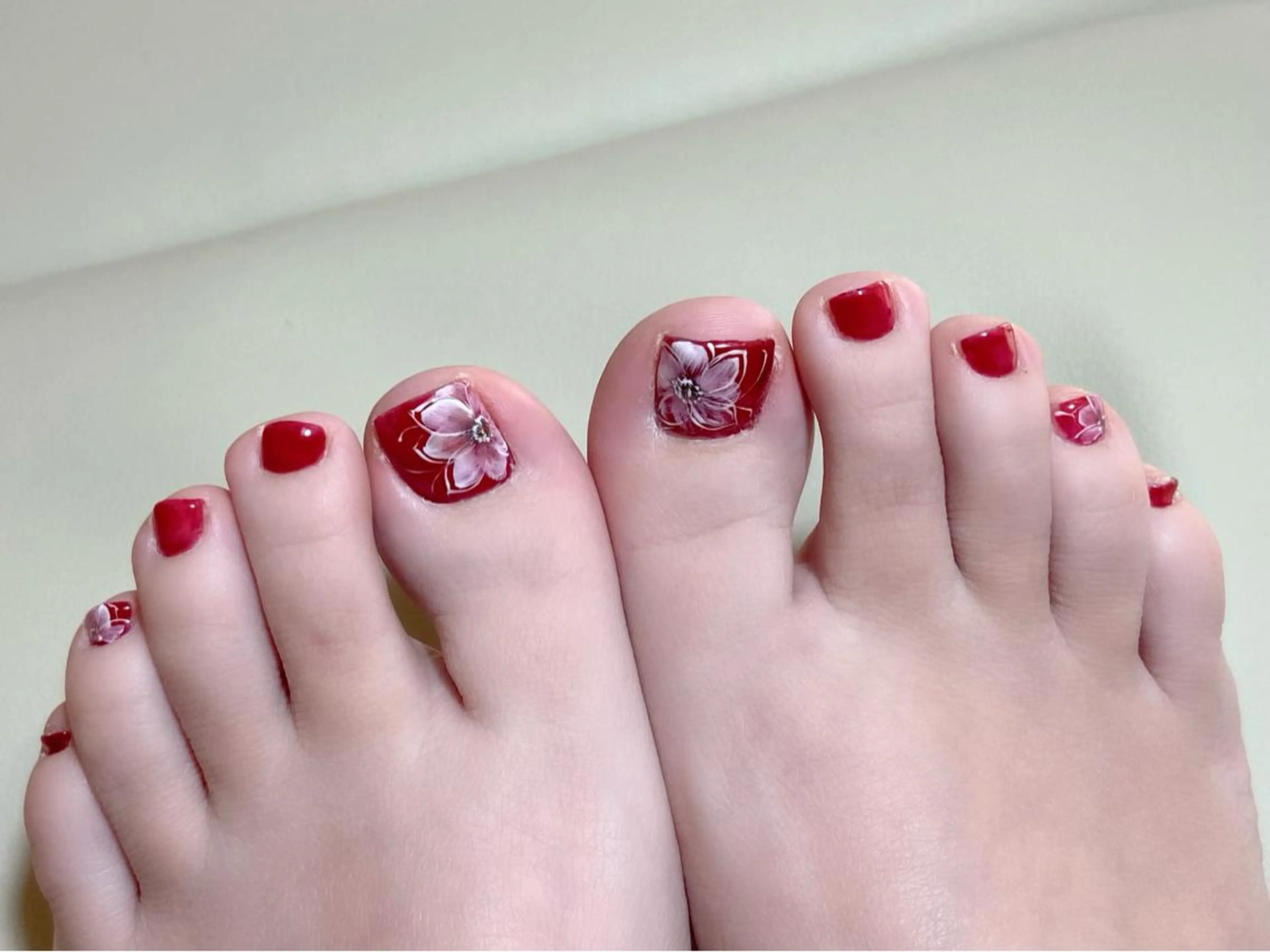 ネイル フットネイル 赤色 ﾈｲﾙｻﾛﾝ Bellefleurのネイルデザイン