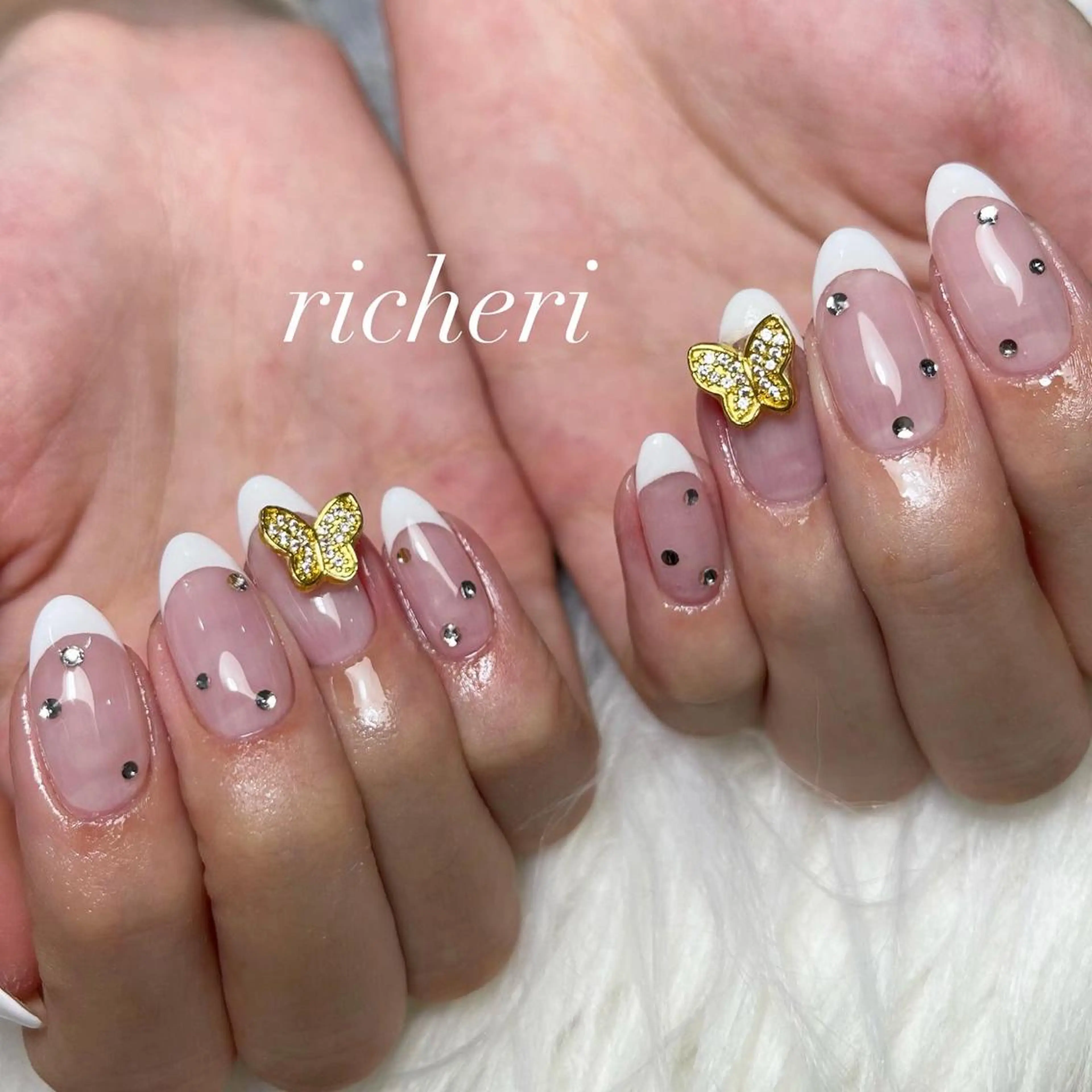 ミディアム ネイル 韓国風ヘア アートネイル フレンチネイル ジェルネイル ガラスフレンチ richeri beautyのエステ・リラクイメージ