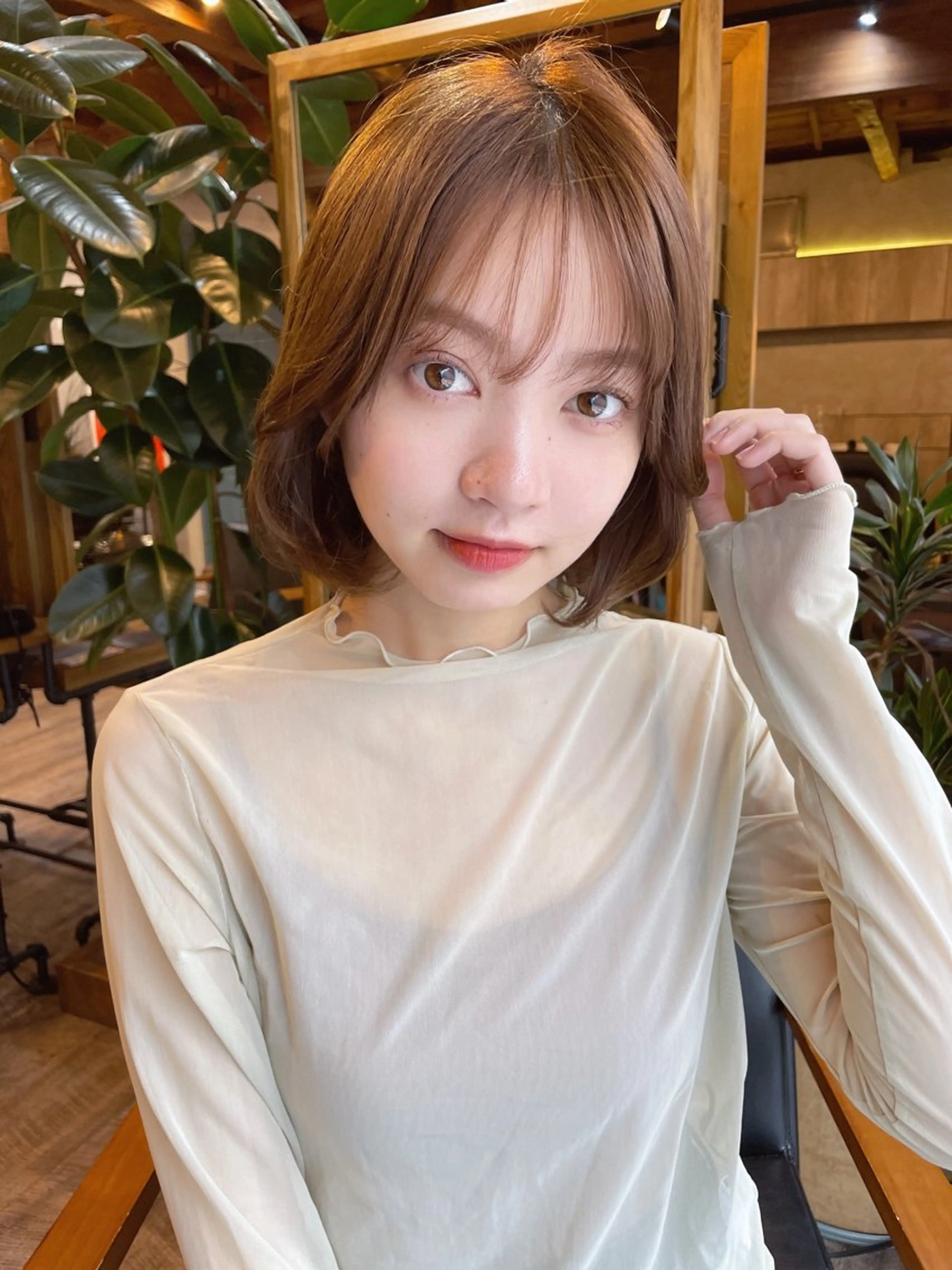 ミディアム カラー 切りっぱなしボブ ボブレイヤー ボブ くびれヘア 顔まわりレイヤー カット ヘアカラー 結べるレイヤーボブ くびれLady表参道のヘアスタイル