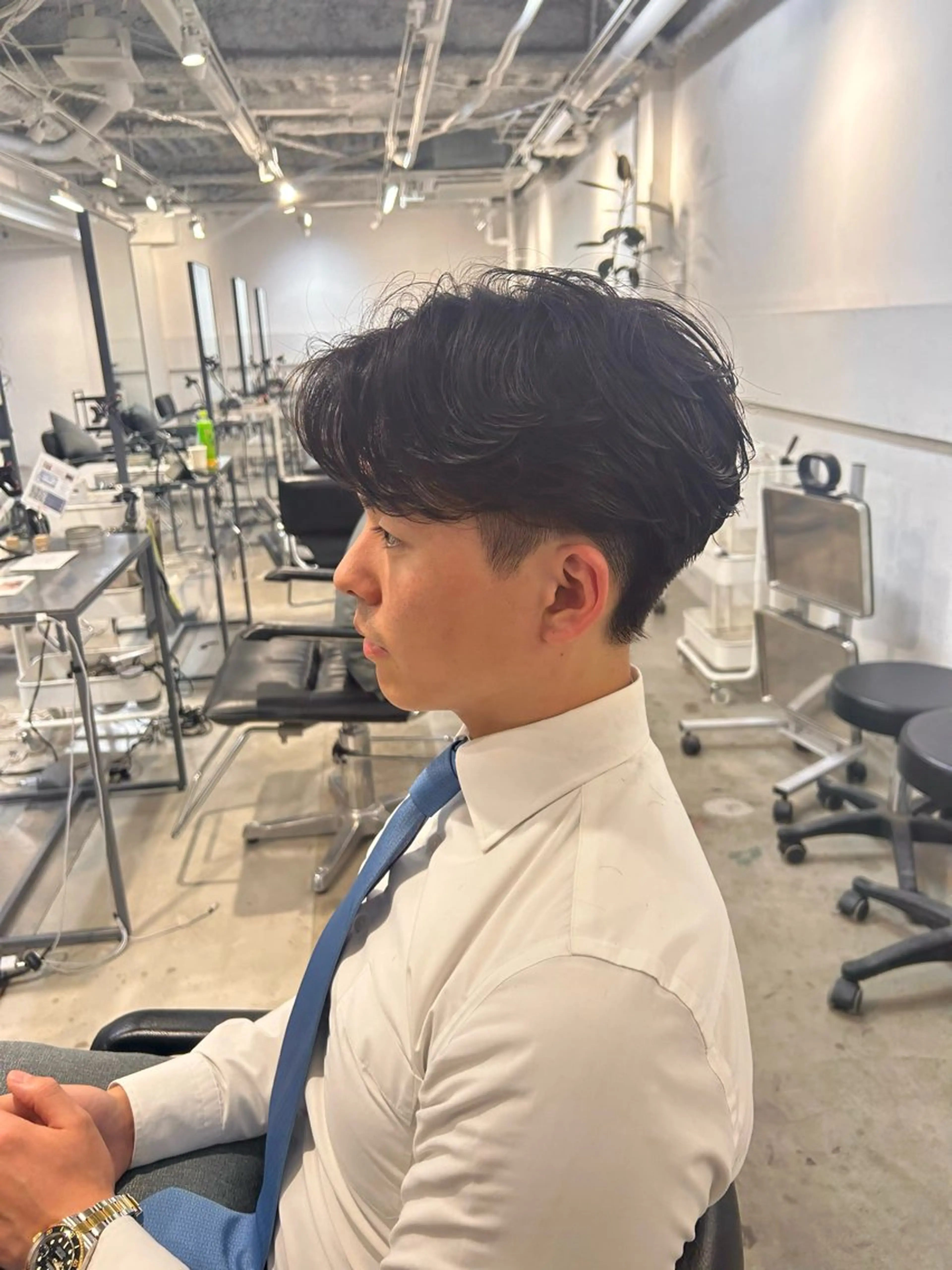 ショート パーマ メンズ ビジネス センターパート フェードカット フェザーパーマ メンズ韓国風 カット パーマ 💈メンズパーマ スペシャリスト💈のヘアスタイル