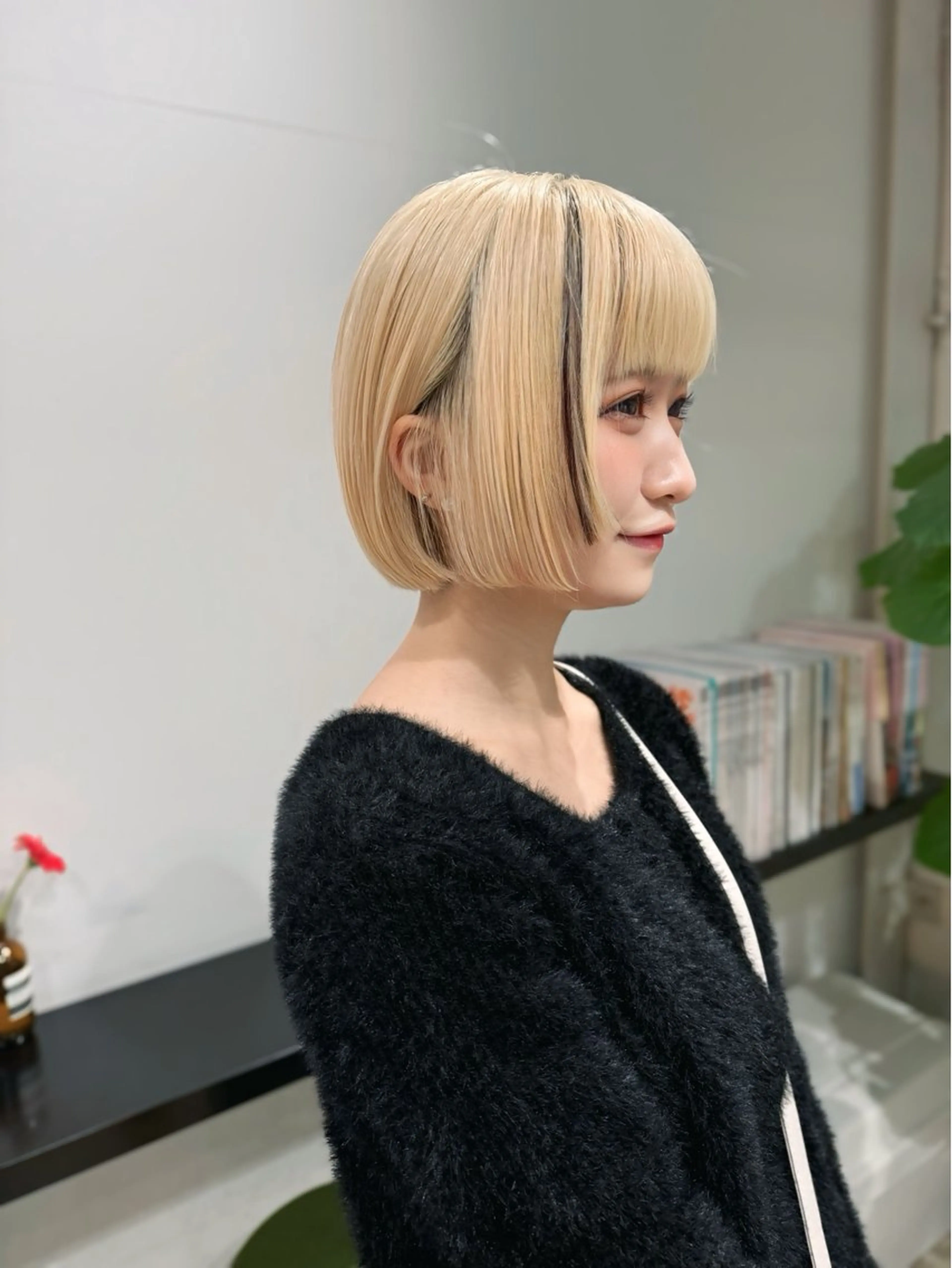 ミディアム カラー ハイトーンカラー ボブ ウルフ/似合わせ レイヤー/RIHOのヘアスタイル