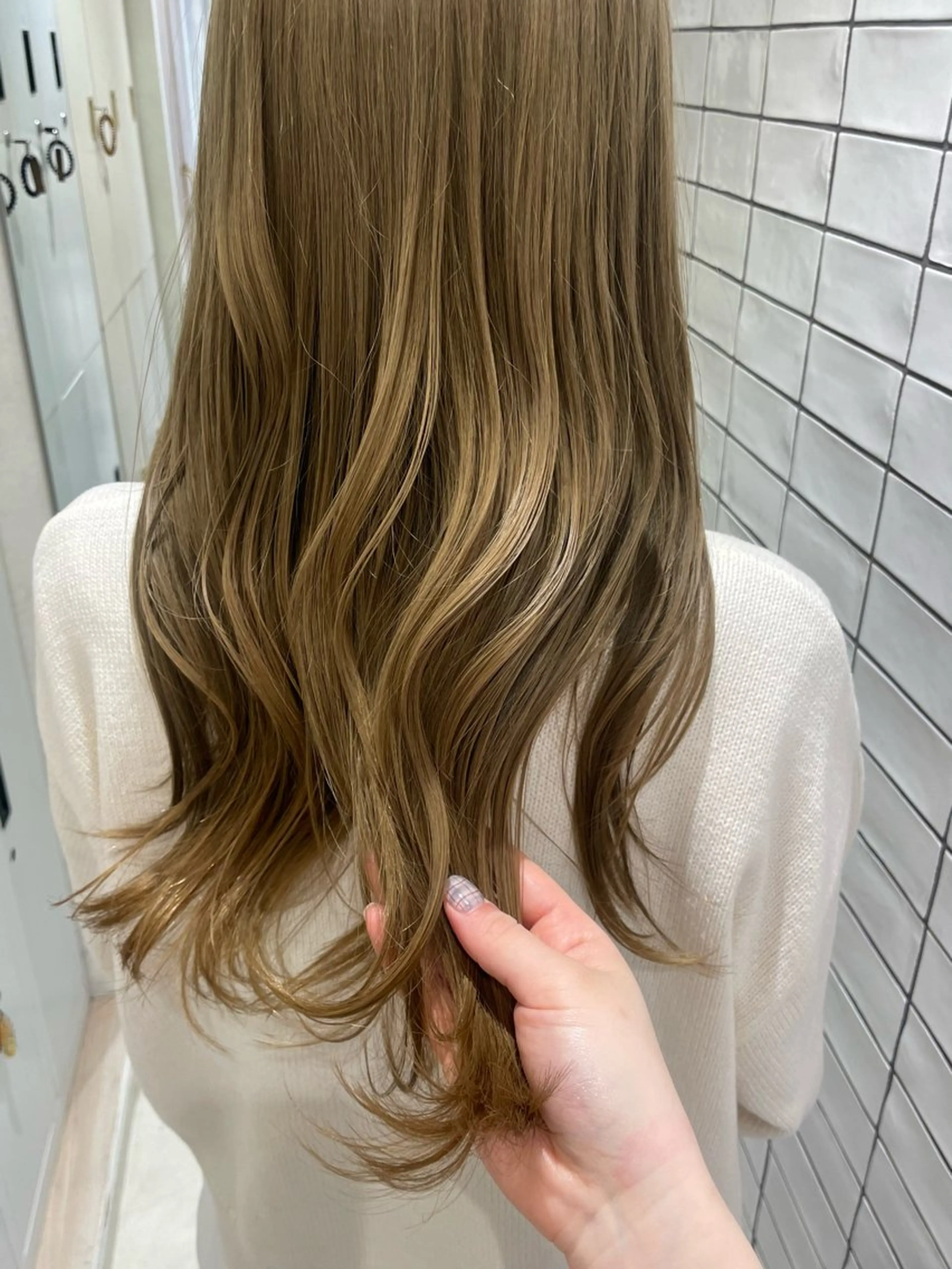 ロング カット ヘアカラー 秋山 智香のヘアスタイル