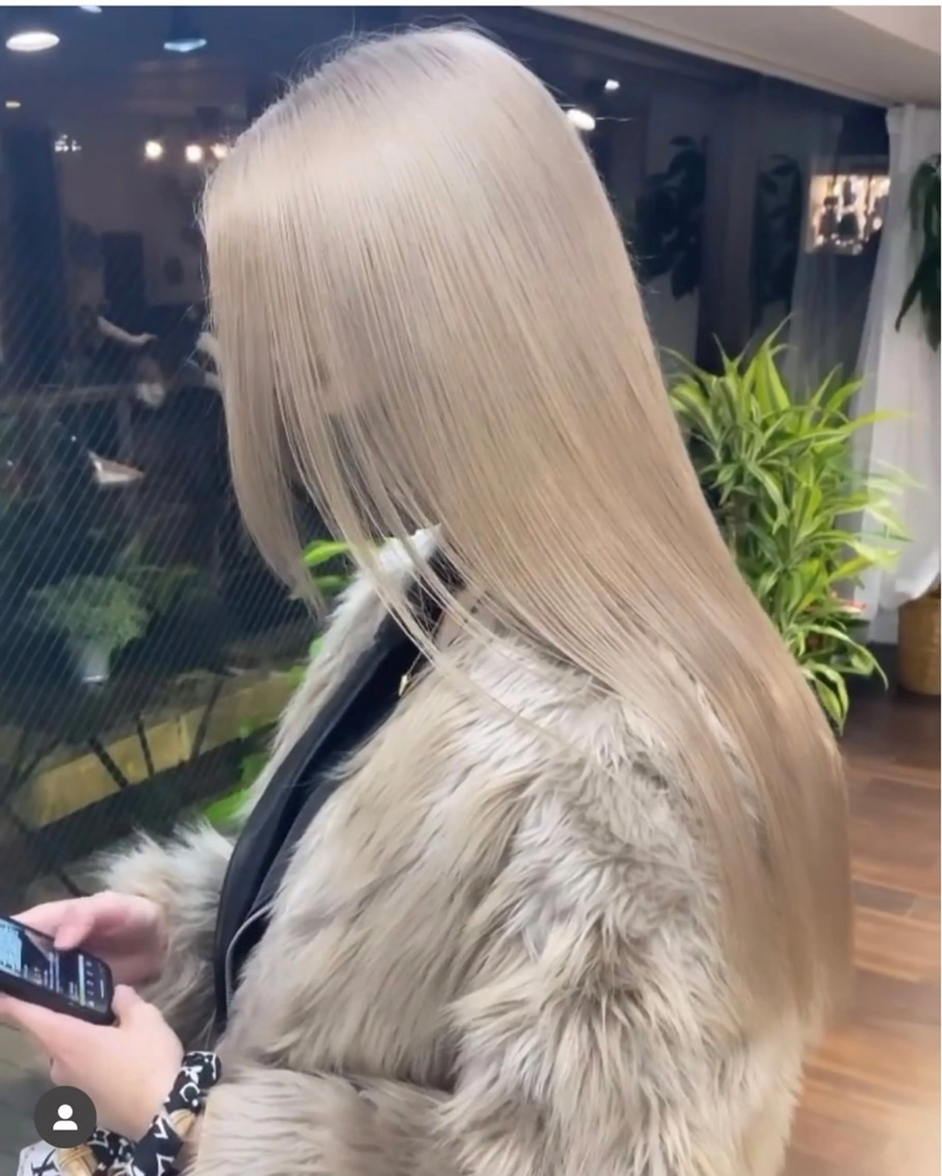 ロング カラー ヘアアレンジ ベージュカラー ブリーチ ブロンド ダブルカラー ミルクティーベージュ maoブリーチ無し 似合わせカラーのヘアスタイル