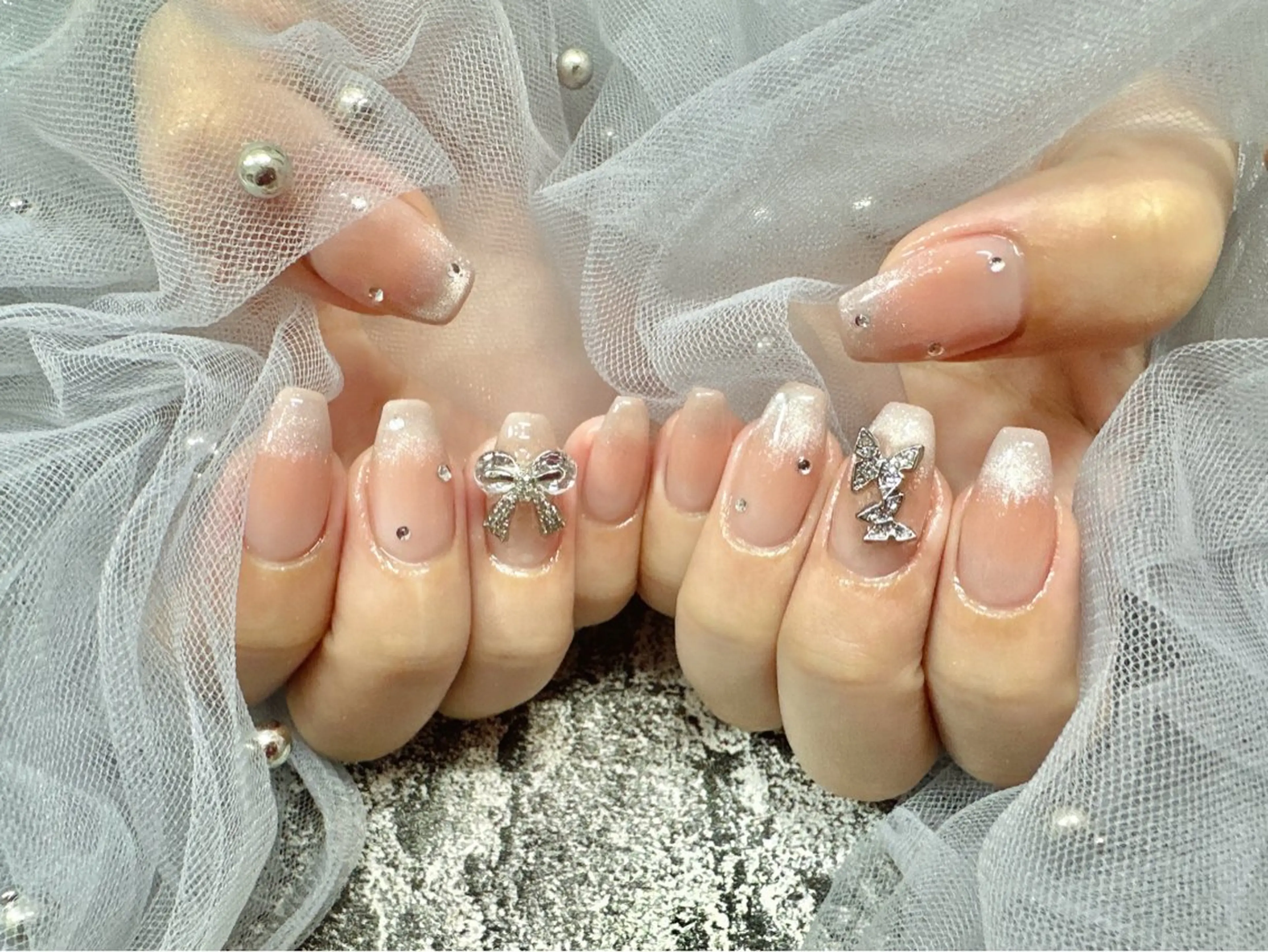 [オフなし]ワンホンチークネイル+マグネットグラデーション★スートン（クリア、オーロラ）12個込みの写真