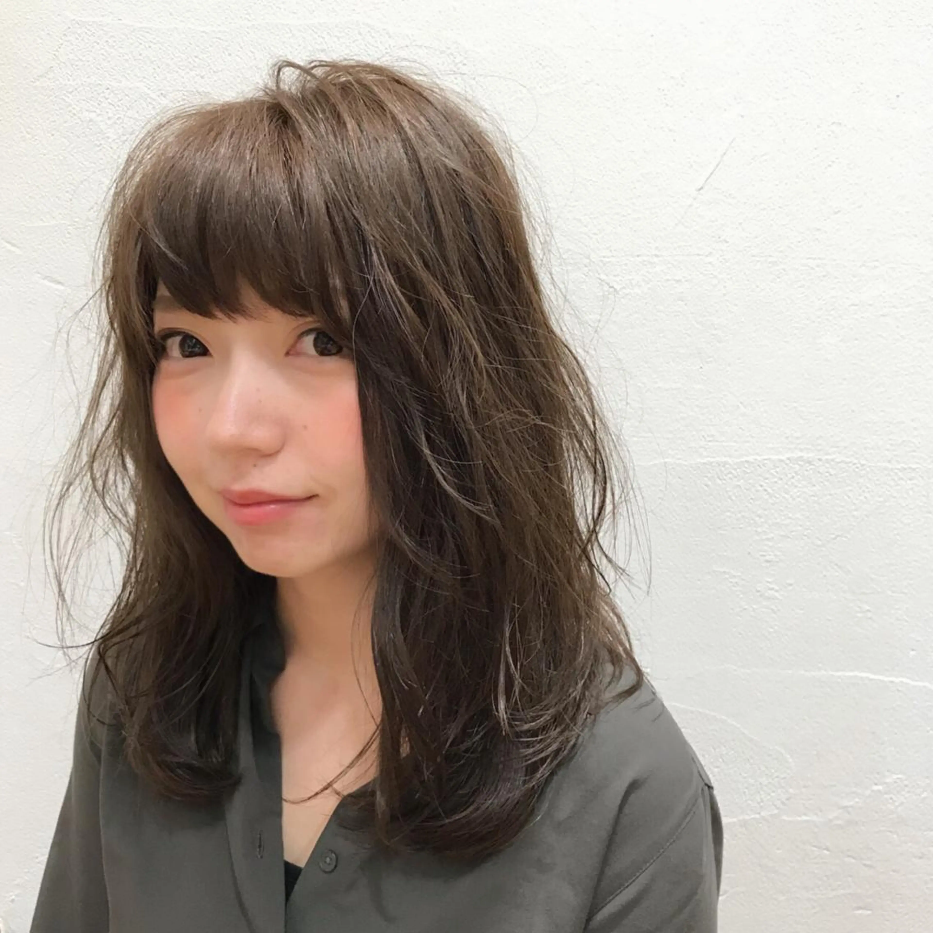 ミディアム カラー グレージュ カット特化柏駅 徒歩3分LOUのヘアスタイル