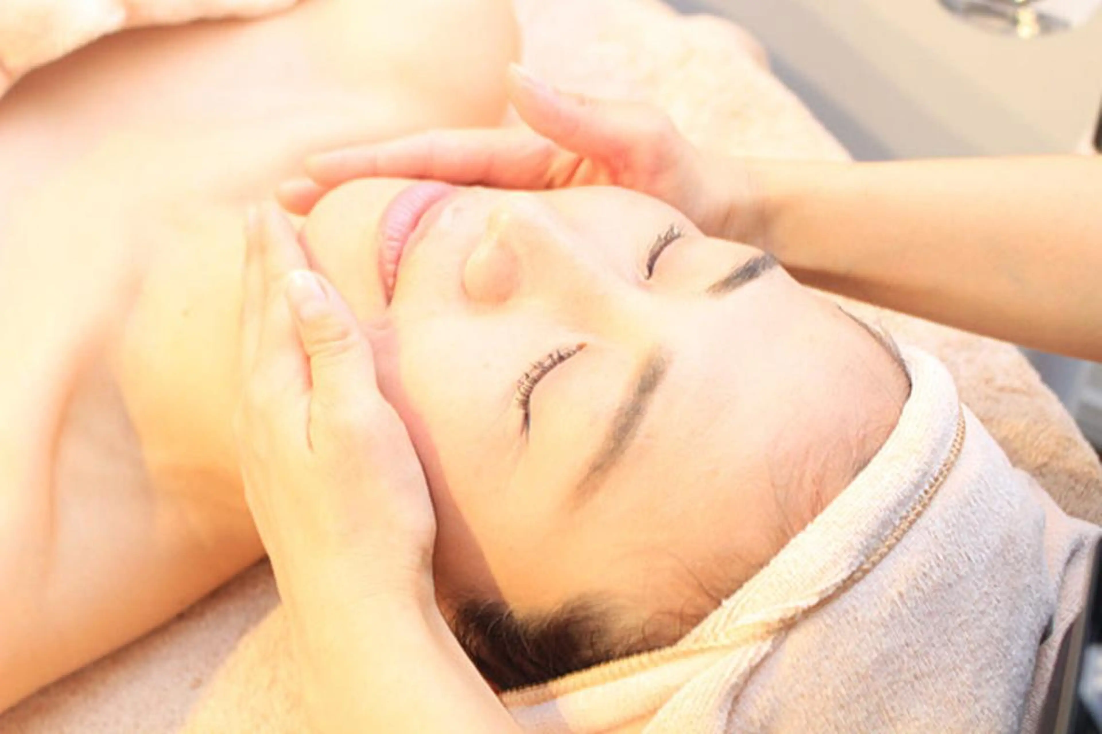 NPL方式　光フォト【顔】クレンジング＋超音波角質洗浄＋光フォト＋コラーゲンマスク）光フェイシャルエステ　初回限定価格の写真