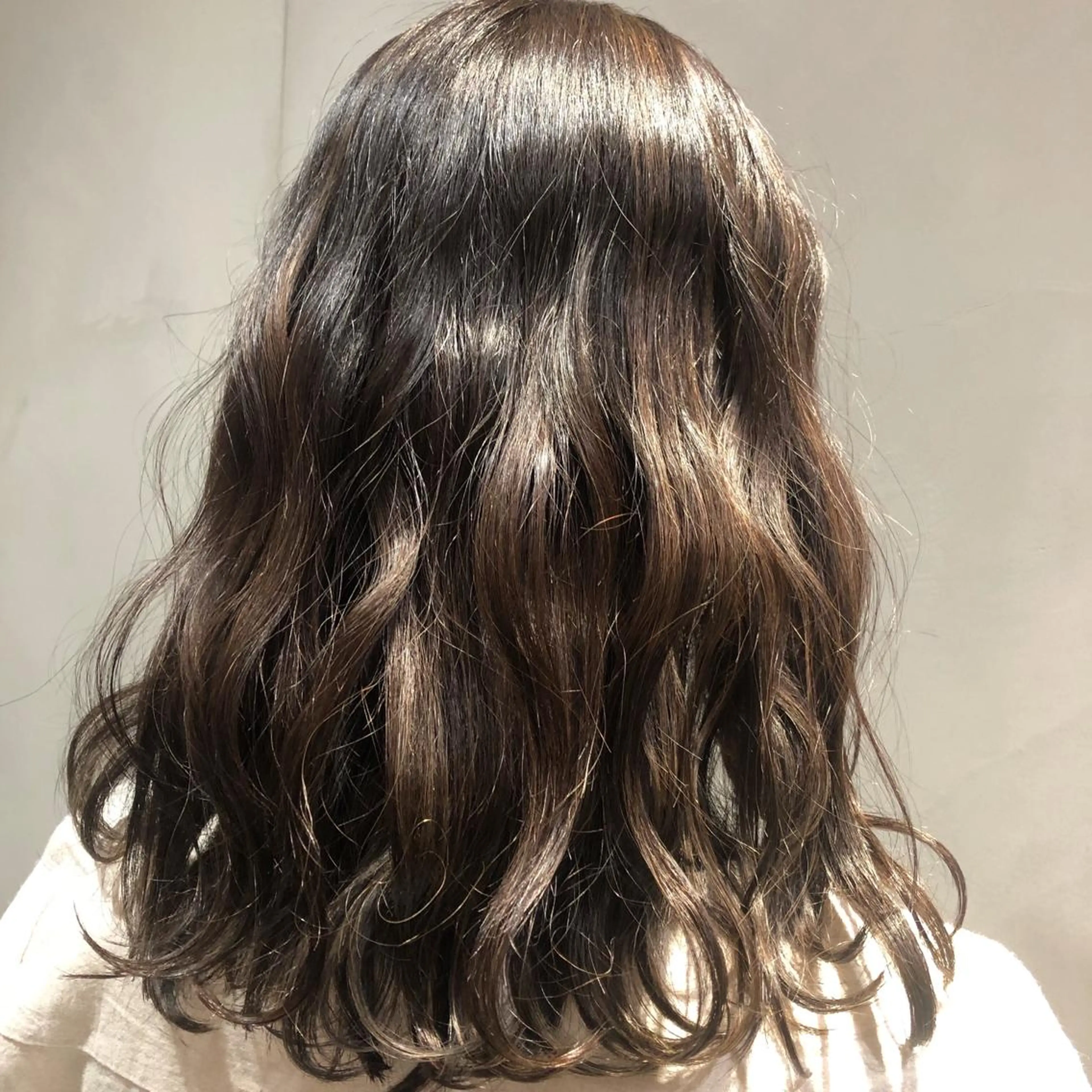 ミディアム カラー ヘアカラー トリートメント ヘッドスパ ヘアセット カジュアルを女っぽく 𝗮𝘆𝗮𝗰𝗼のヘアスタイル