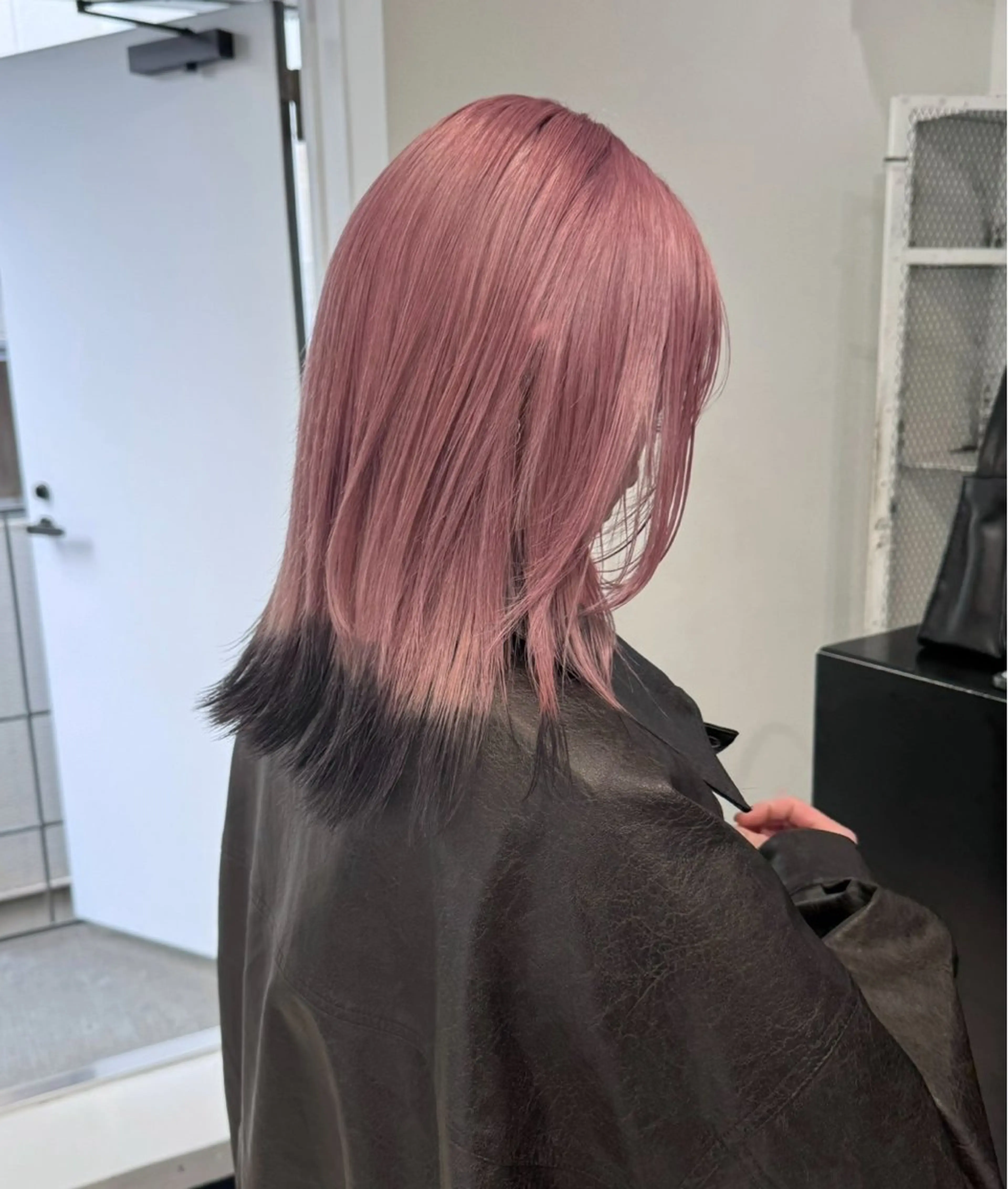 ミディアム カラー ヘアアレンジ ブリーチ ピンクカラー カット ヘアカラー トリートメント 艶ハイトーン/ヘア アレンジAYAKAのヘアスタイル