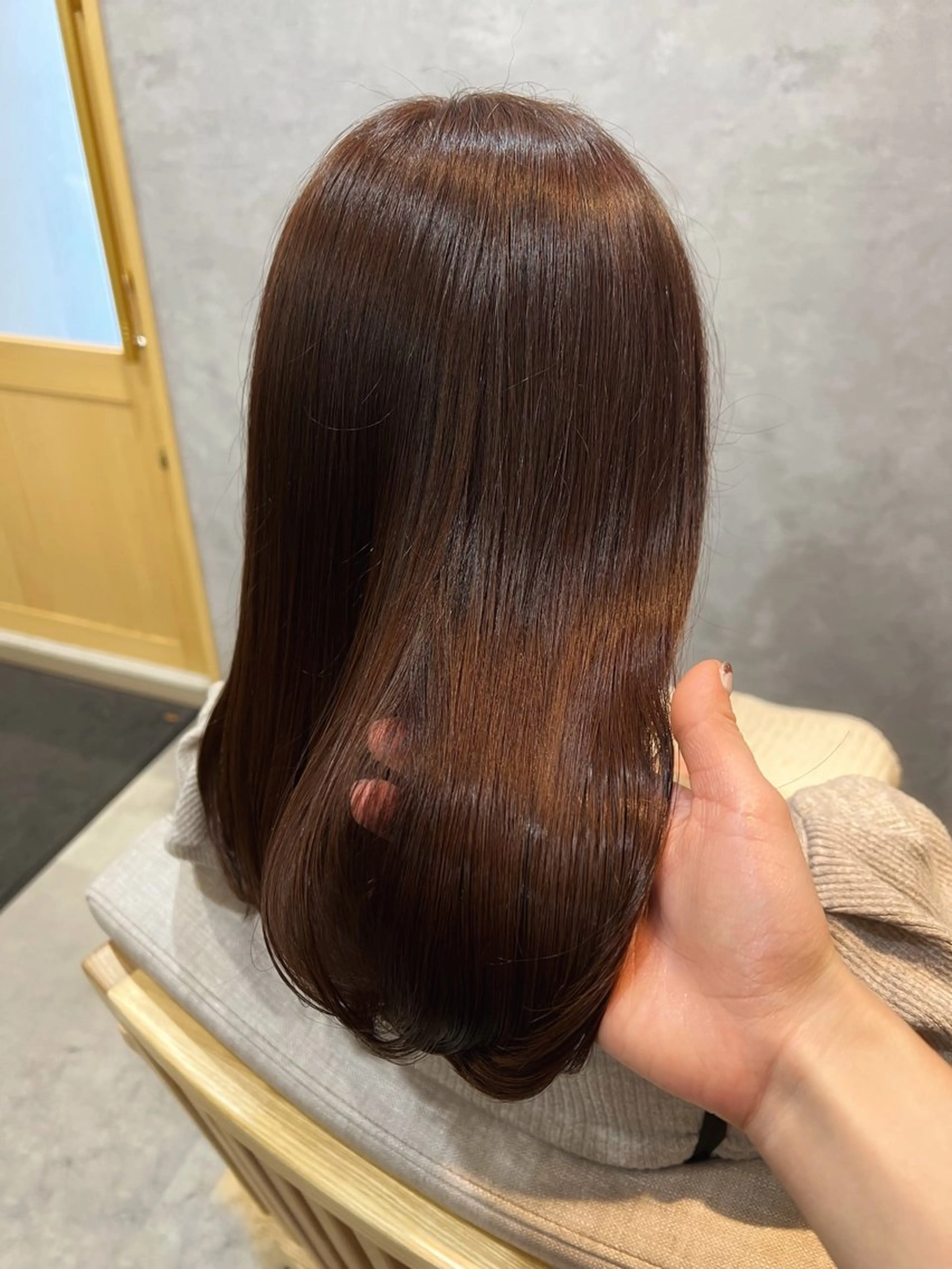 セミロング カラー アッシュ ベージュカラー ブリーチ ブラウンカラー ケアカラー 中村 ひなたのヘアスタイル
