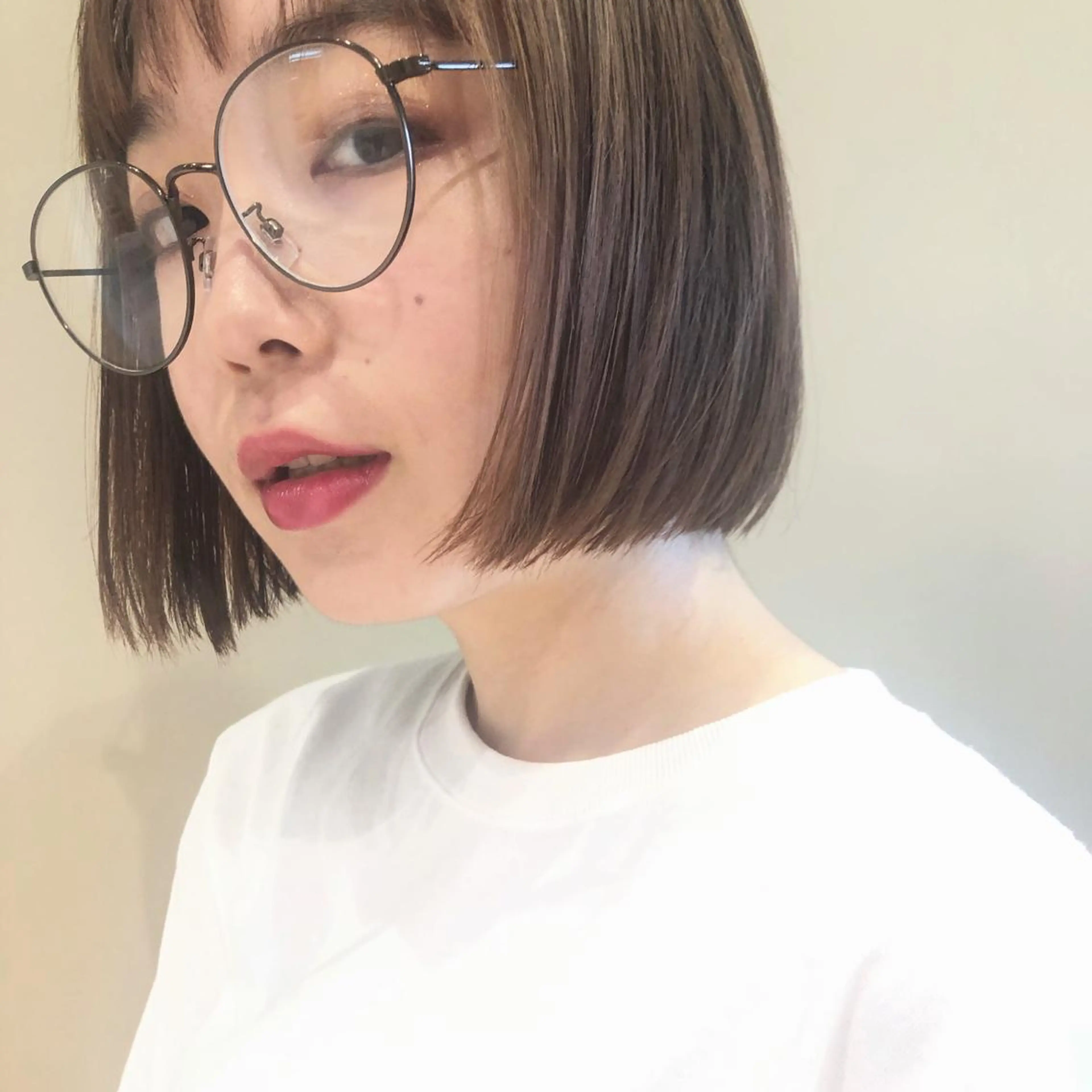 ミディアム カラー ベージュカラー ブリーチ ボブ やまもと さえのヘアスタイル