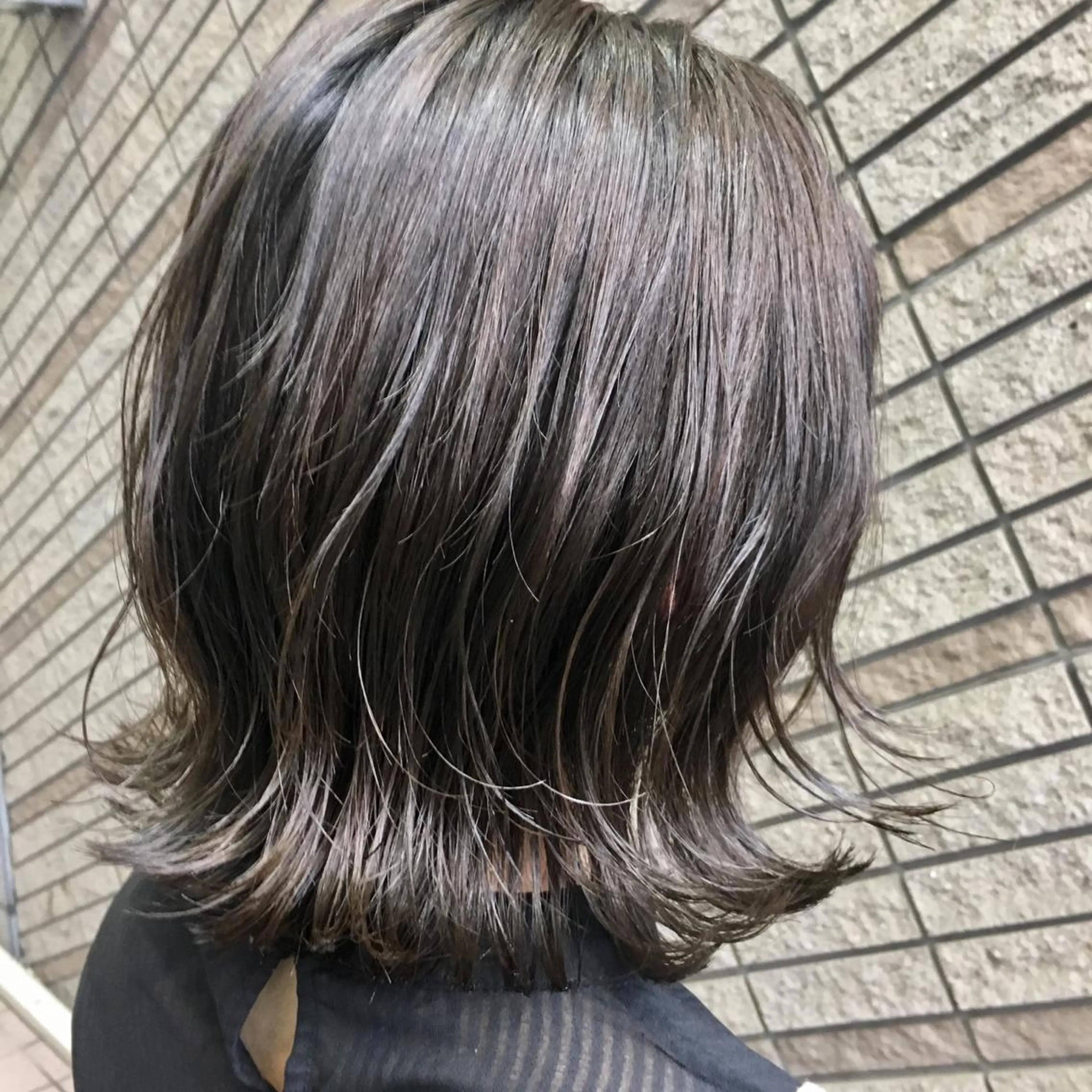 ショート カラー グレージュ イルミナカラー 外国人風カラー 外ハネヘア カット ヘアカラー トリートメント N° jillva ♦️川端裕司♦️のヘアスタイル