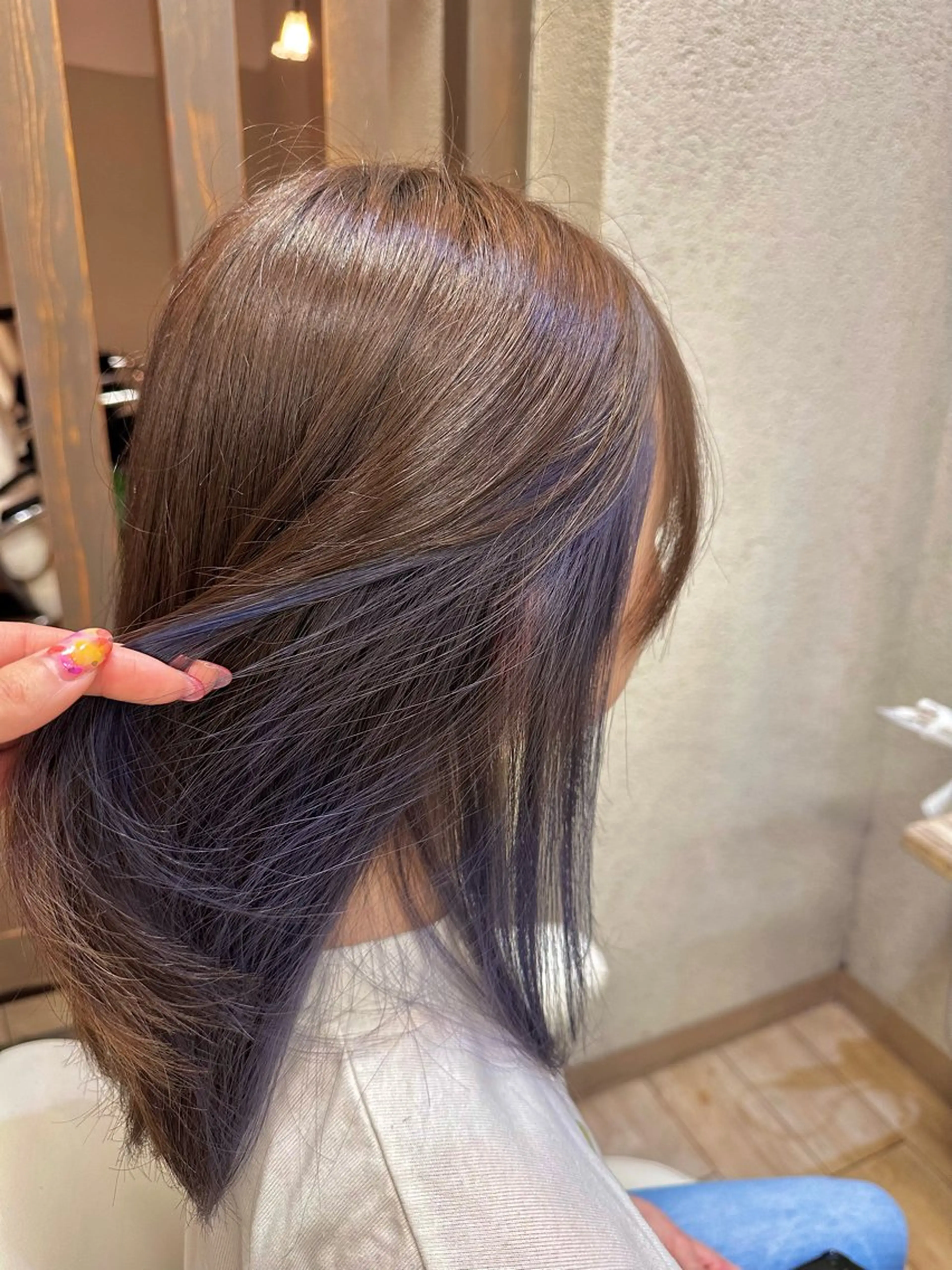 セミロング カラー ブリーチ ブルーカラー インナーカラー ネイビーカラー ヘアカラー 阿部 美咲のヘアスタイル