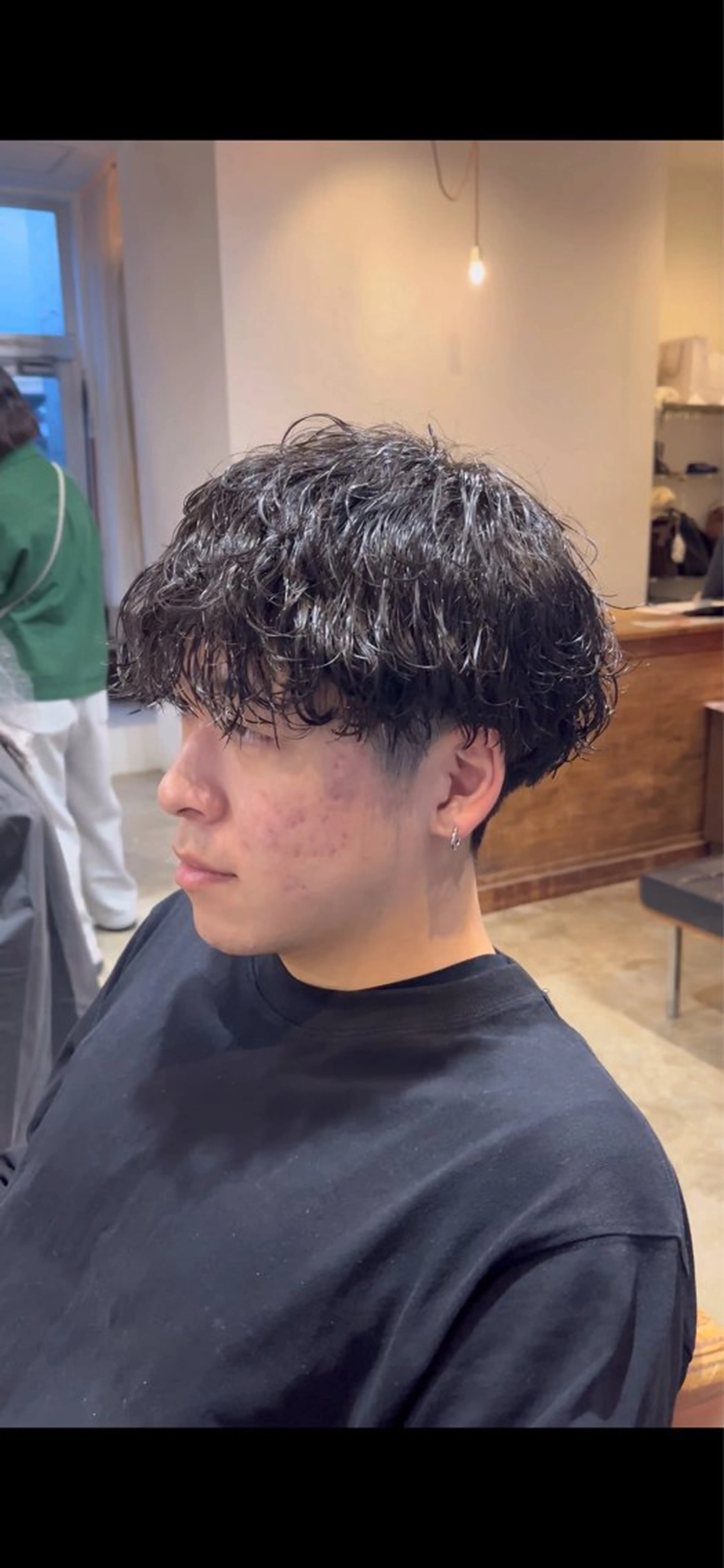 ショート パーマ メンズ メンズパーマ 波巻きパーマ 戸井 悠斗のヘアスタイル