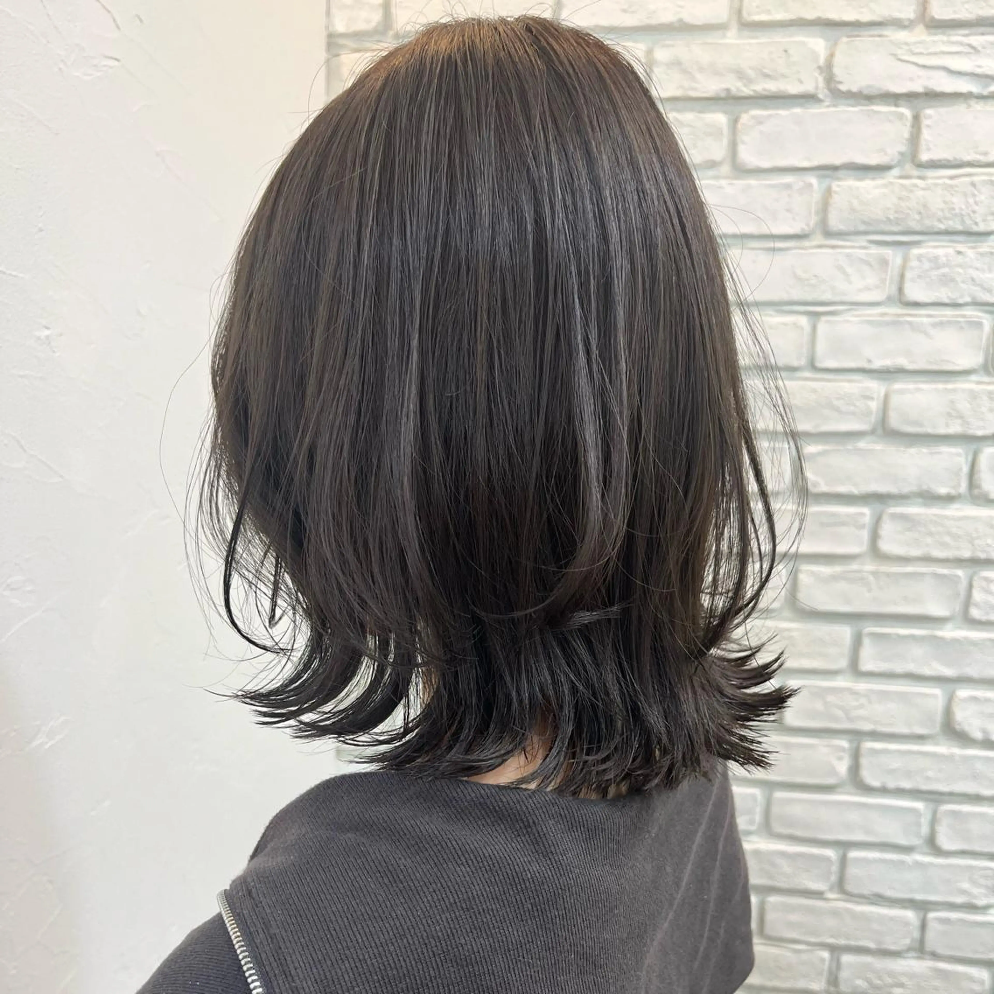 ミディアム CHIC 岩下真衣のヘアスタイル