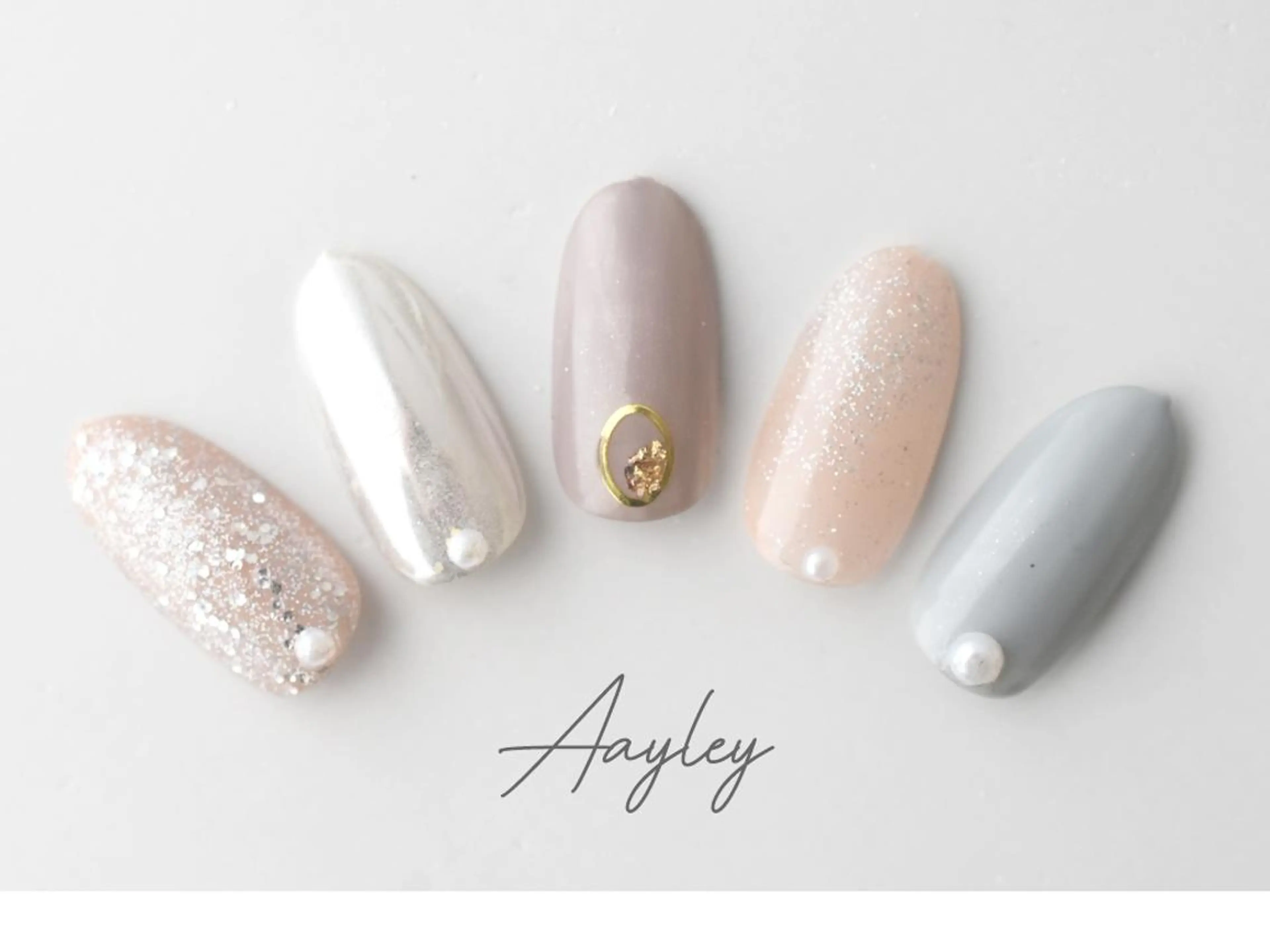 ミディアム カラー ネイル Aayley(アイリー)Salon所属・Aayley アイリ―サロンのネイルデザイン