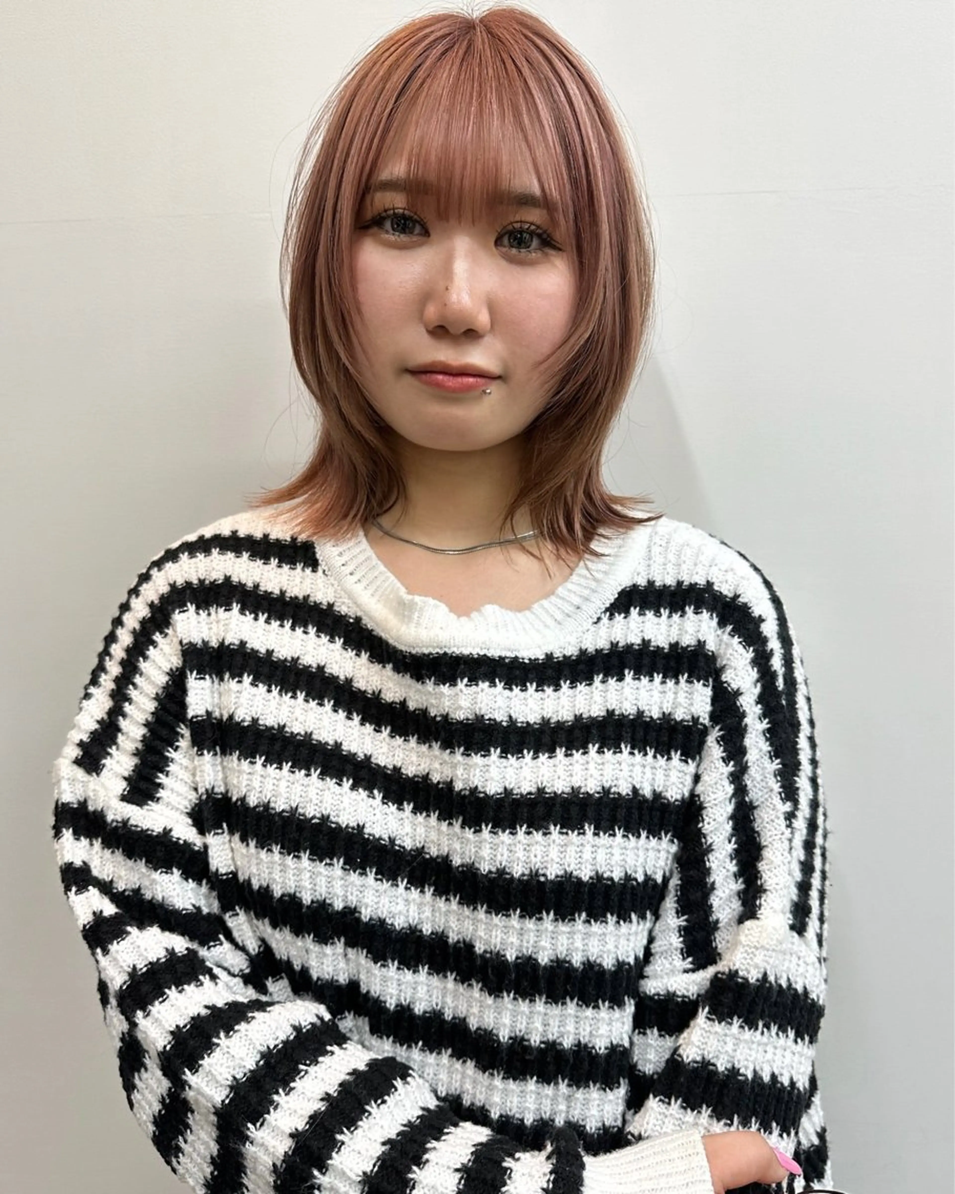 ミディアム カラー ベージュカラー ピンクカラー ピンクベージュ ウルフカット 似合わせカット ケアパーマ喜来雅由のヘアスタイル