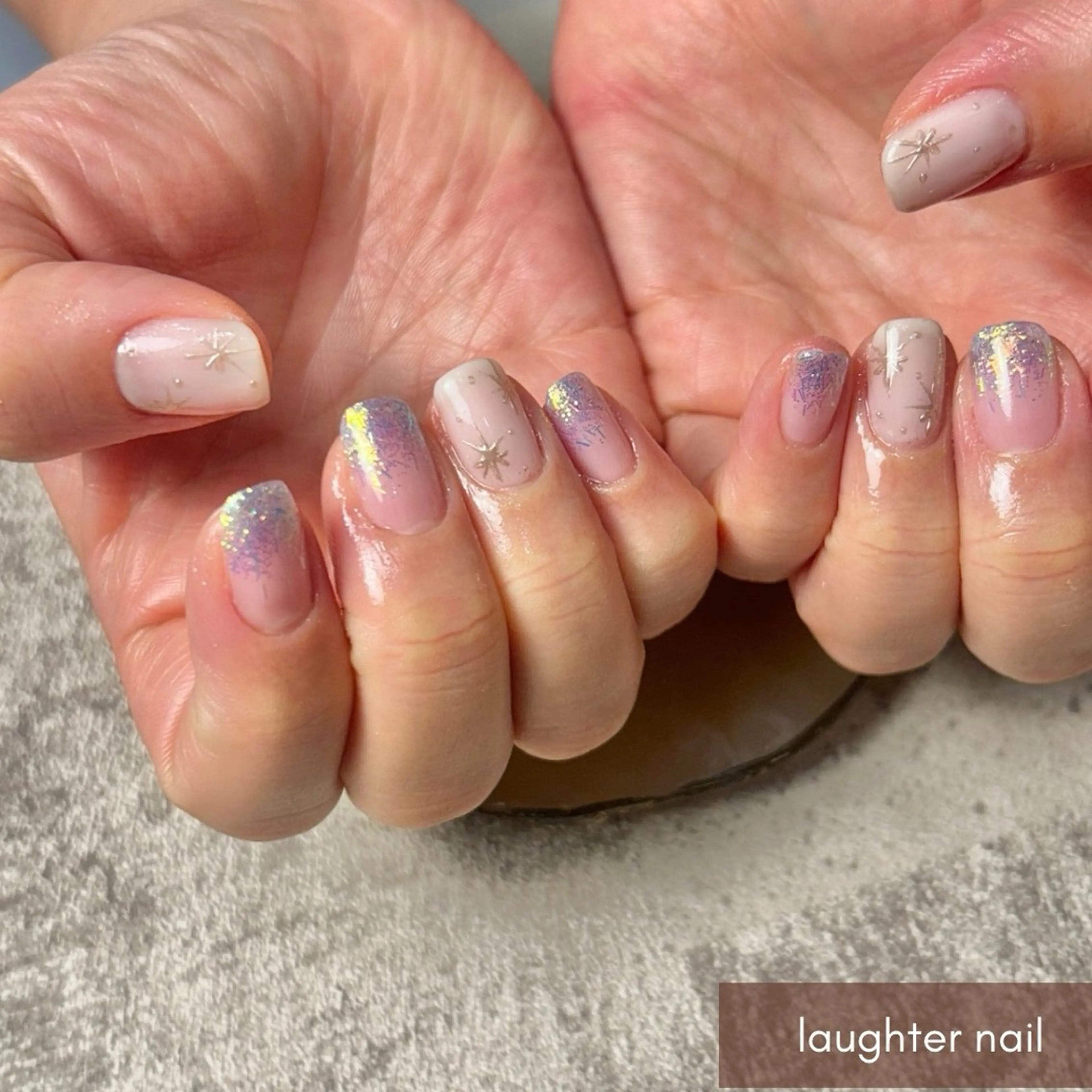 ネイル アートネイル 長さ出し ジェルネイル グラデーション キラキラネイル ハンドネイル laughter nailのネイルデザイン