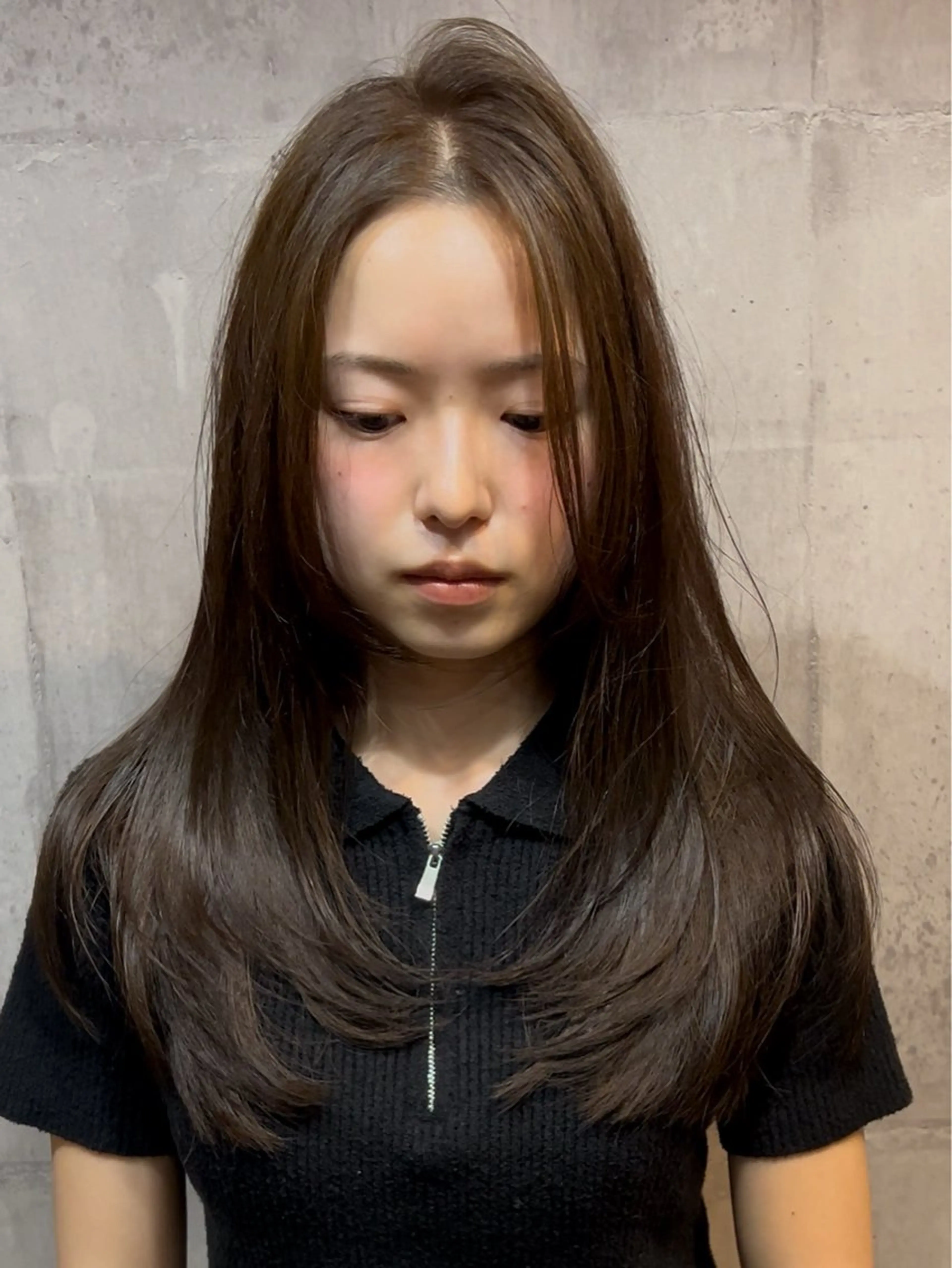 【10代​〜​20代顔出しOKな方平日限定】ワンカラー（ブリーチなし）+顔周りレイヤーカット⚠︎当日予約✖️（注意事項有）の写真