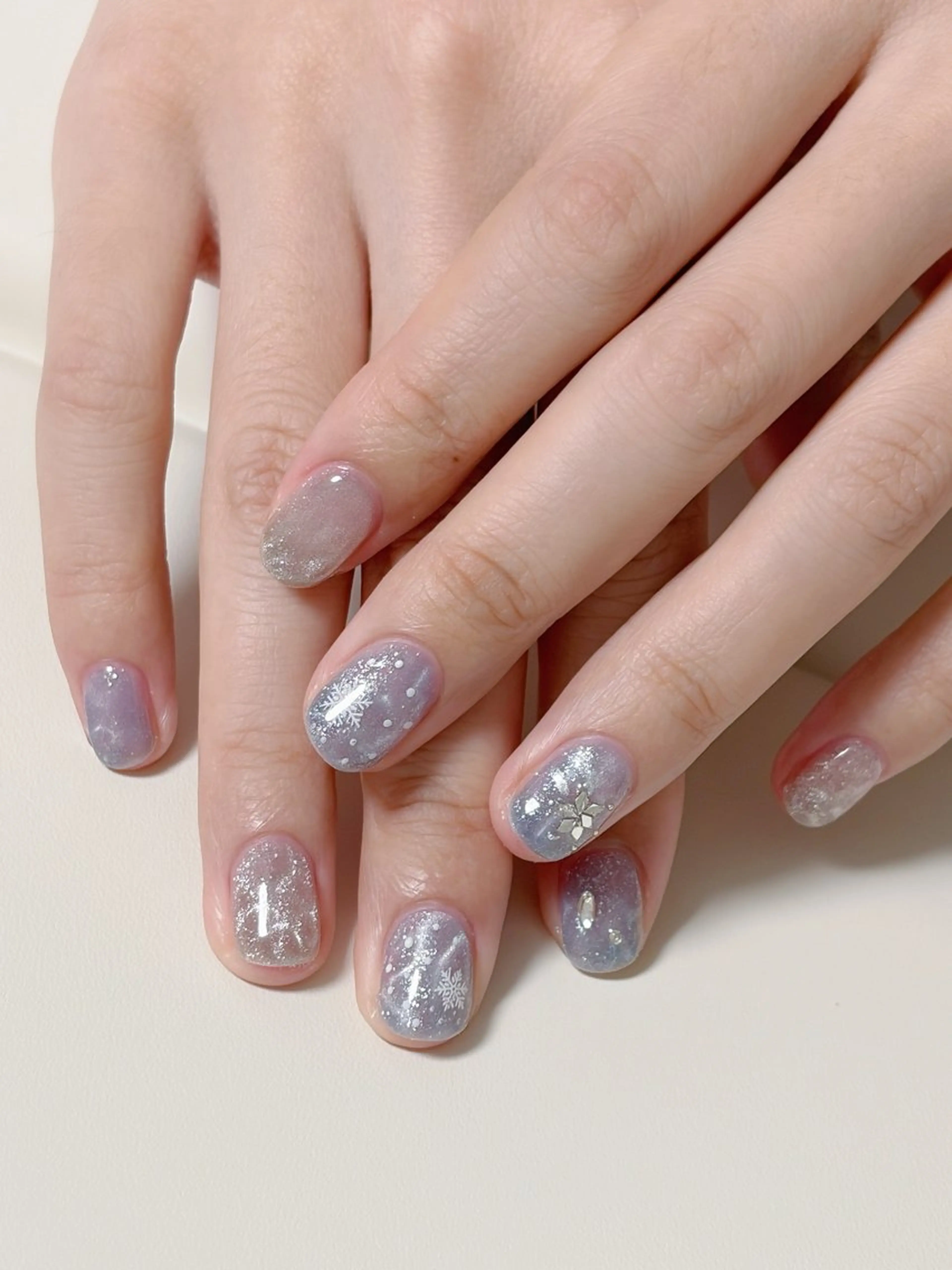 ネイル ブルー キラキラネイル 韓国ネイル マグネットネイル ワンホンネイル ハンドネイル haku mioのネイルデザイン