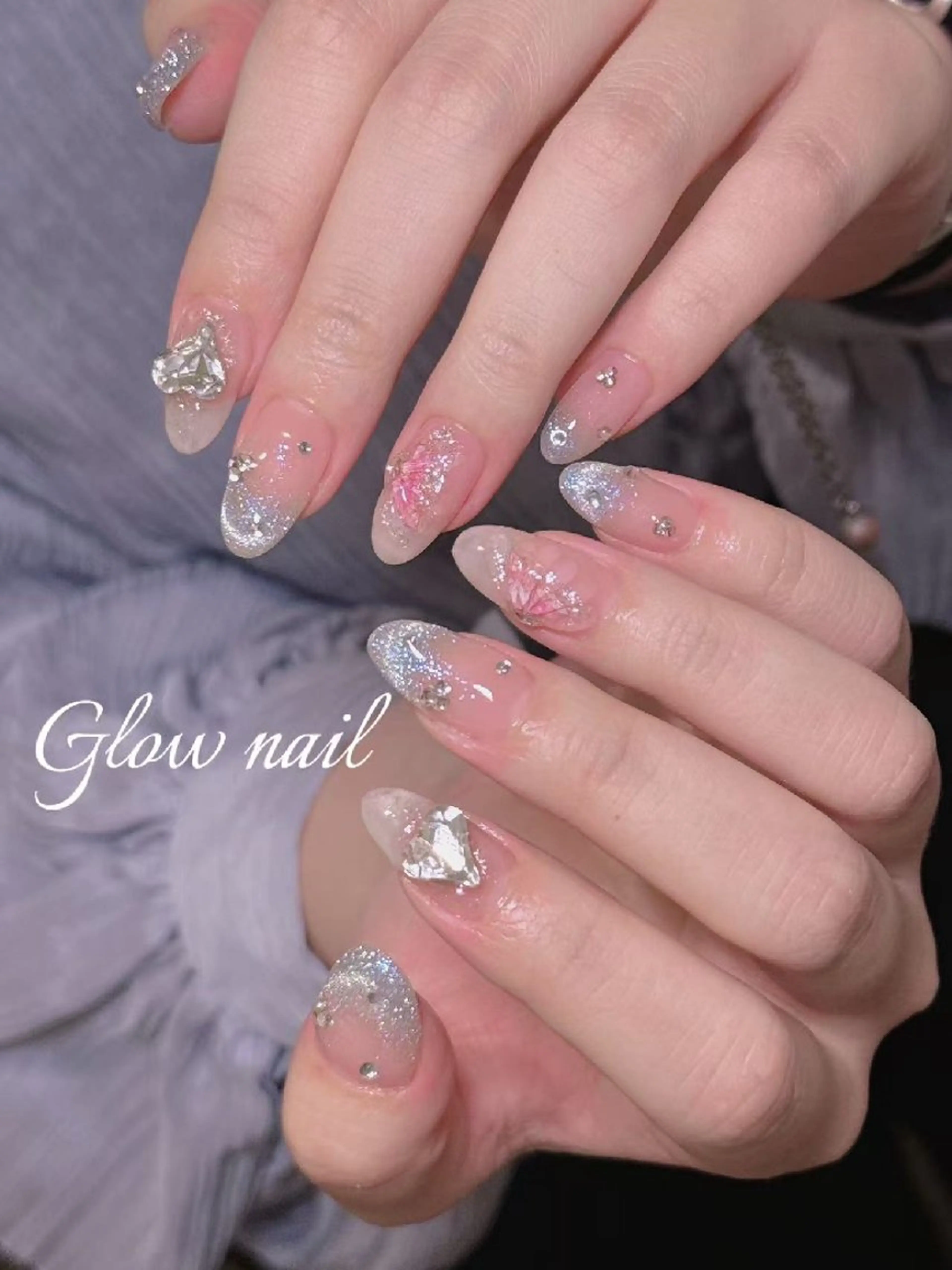 ネイル ハンドネイル グロー ネイルのネイルデザイン