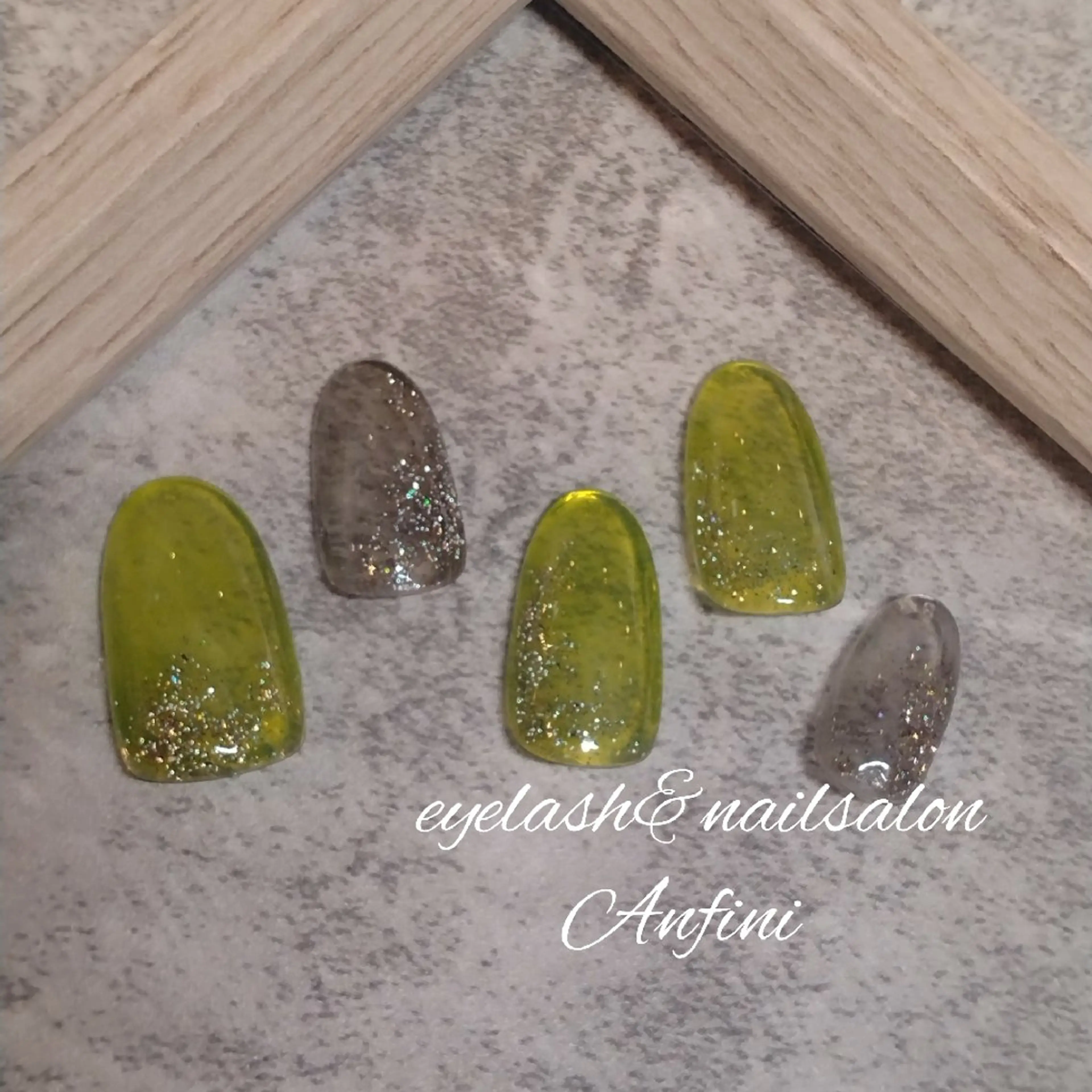 ネイル キラキラネイル nailsalon Anfiniのネイルデザイン