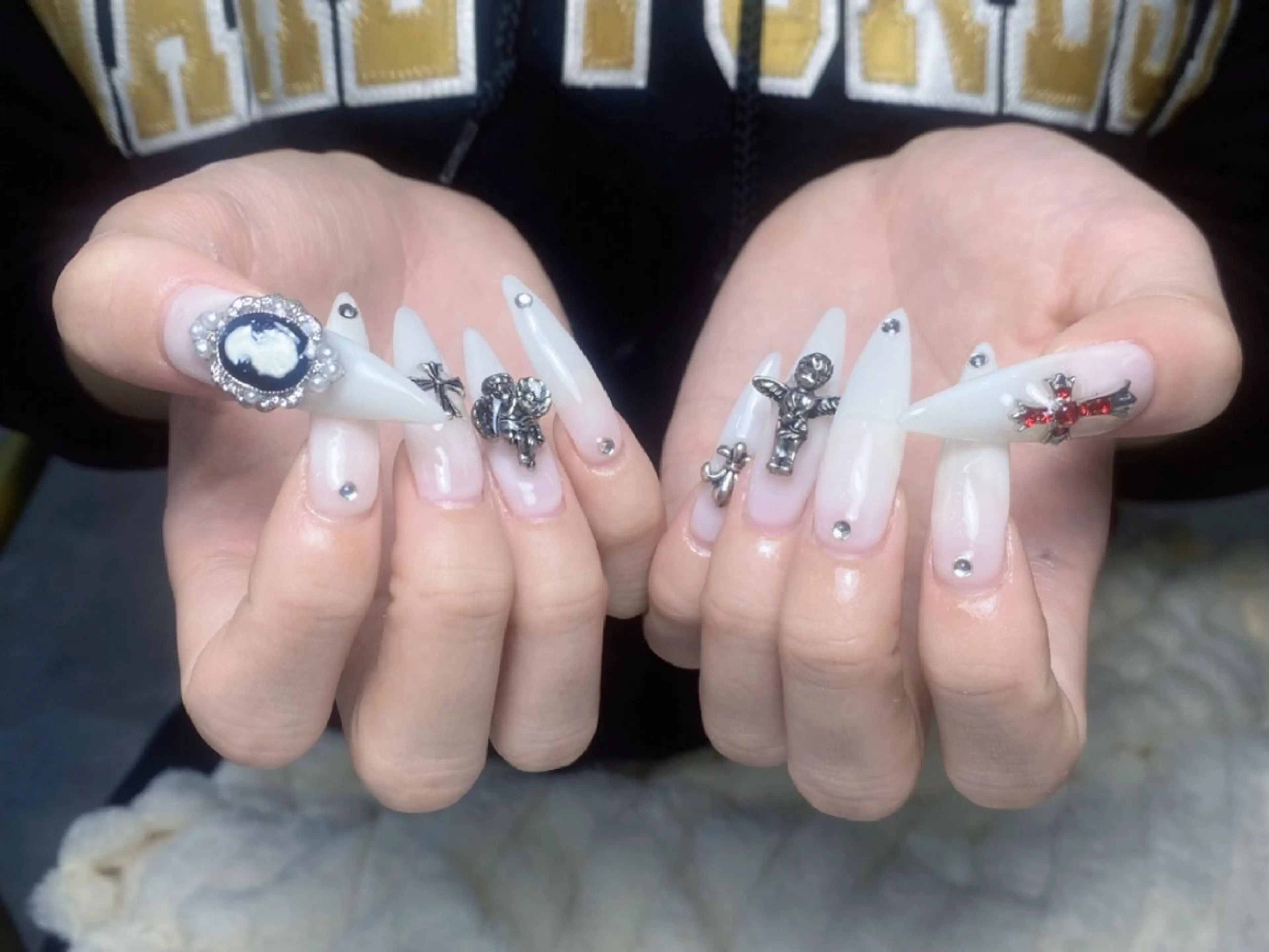 ネイル チークネイル フレンチネイル ジェルネイル ガラスフレンチ キラキラネイル ハンドネイル UM Nail Salonのネイルデザイン