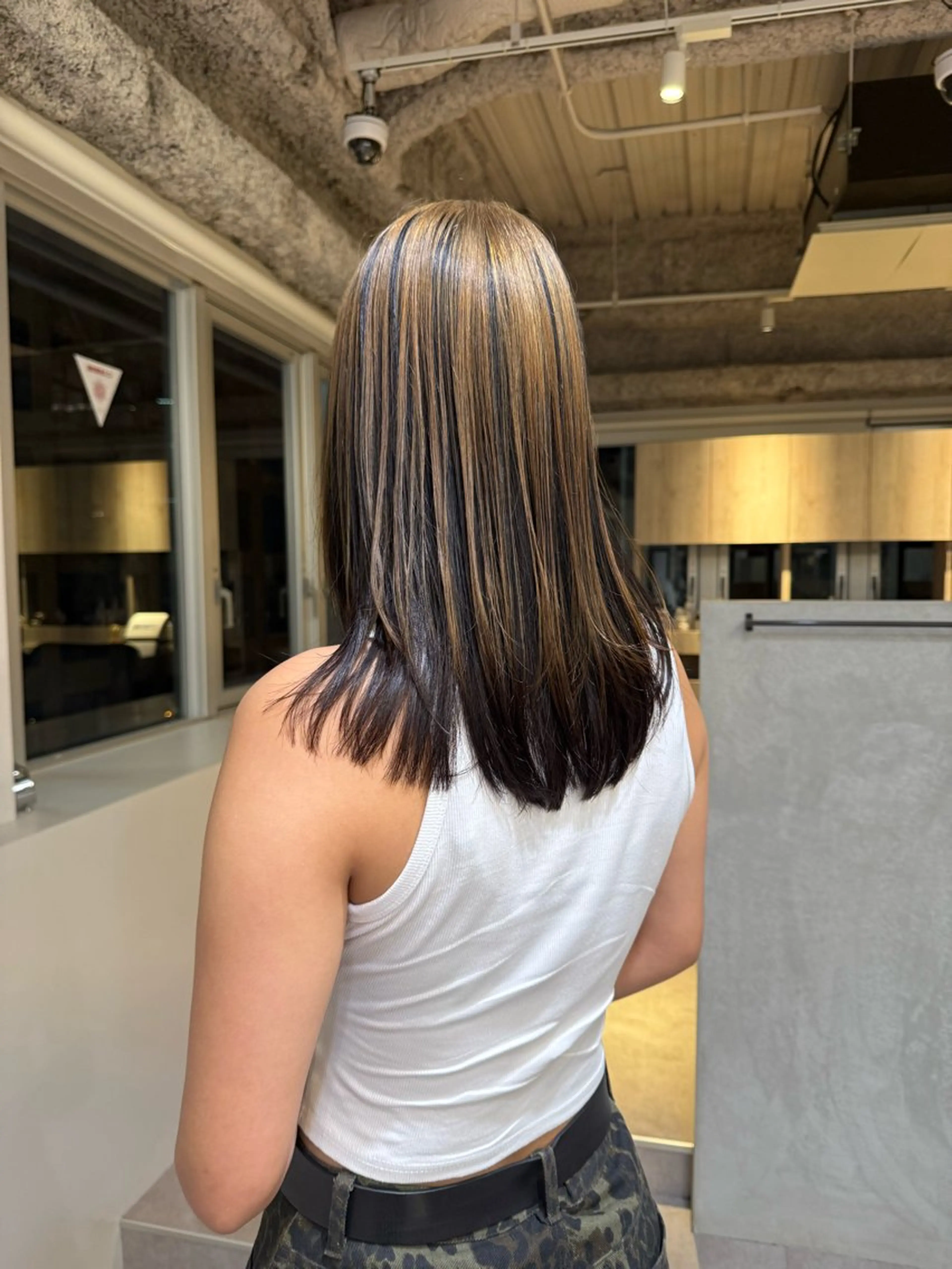 セミロング SARA 【大阪梅田】のヘアスタイル