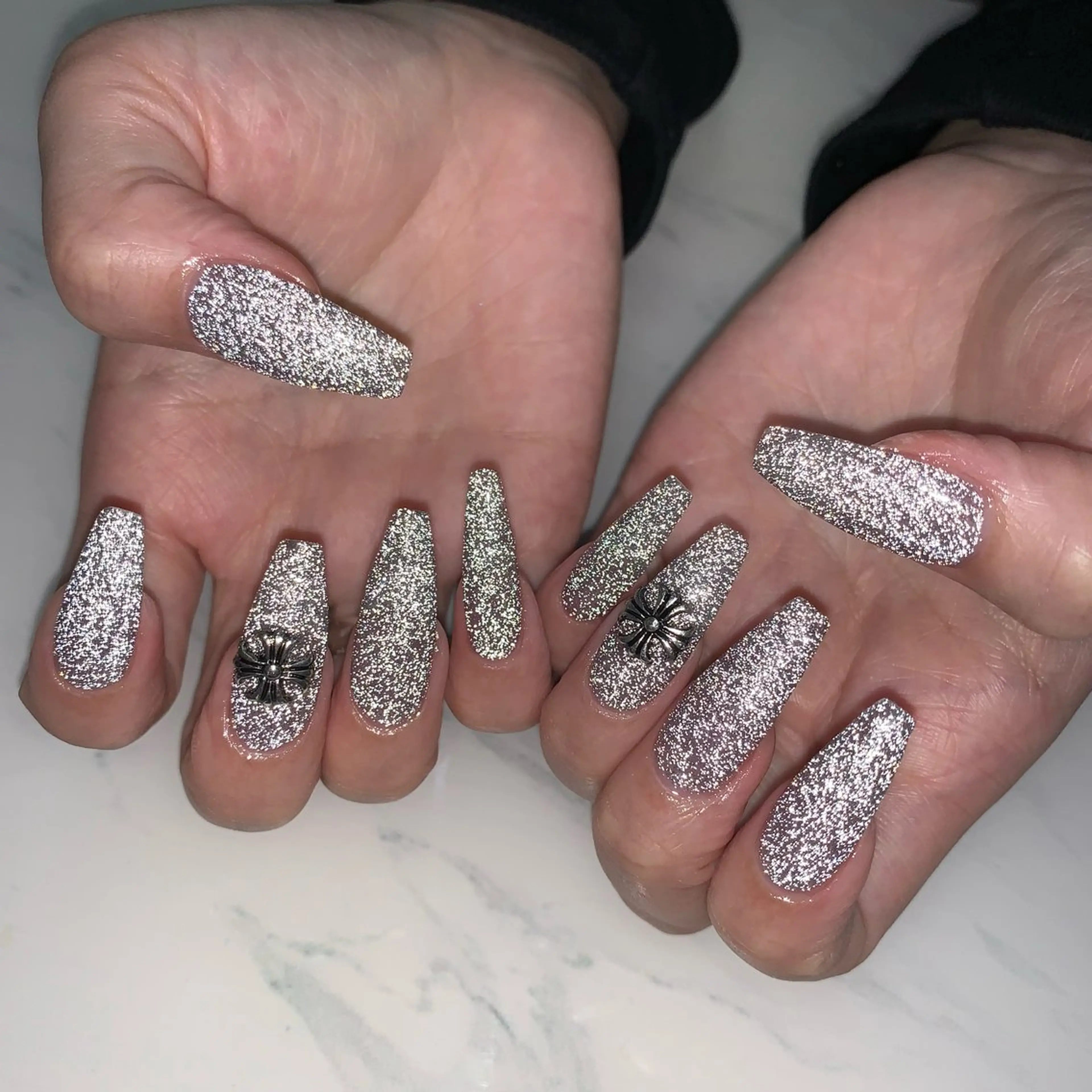 ネイル ブルー チークネイル フレンチネイル ハート ホログラムネイル インフィニティ ネイルサロンのネイルデザイン