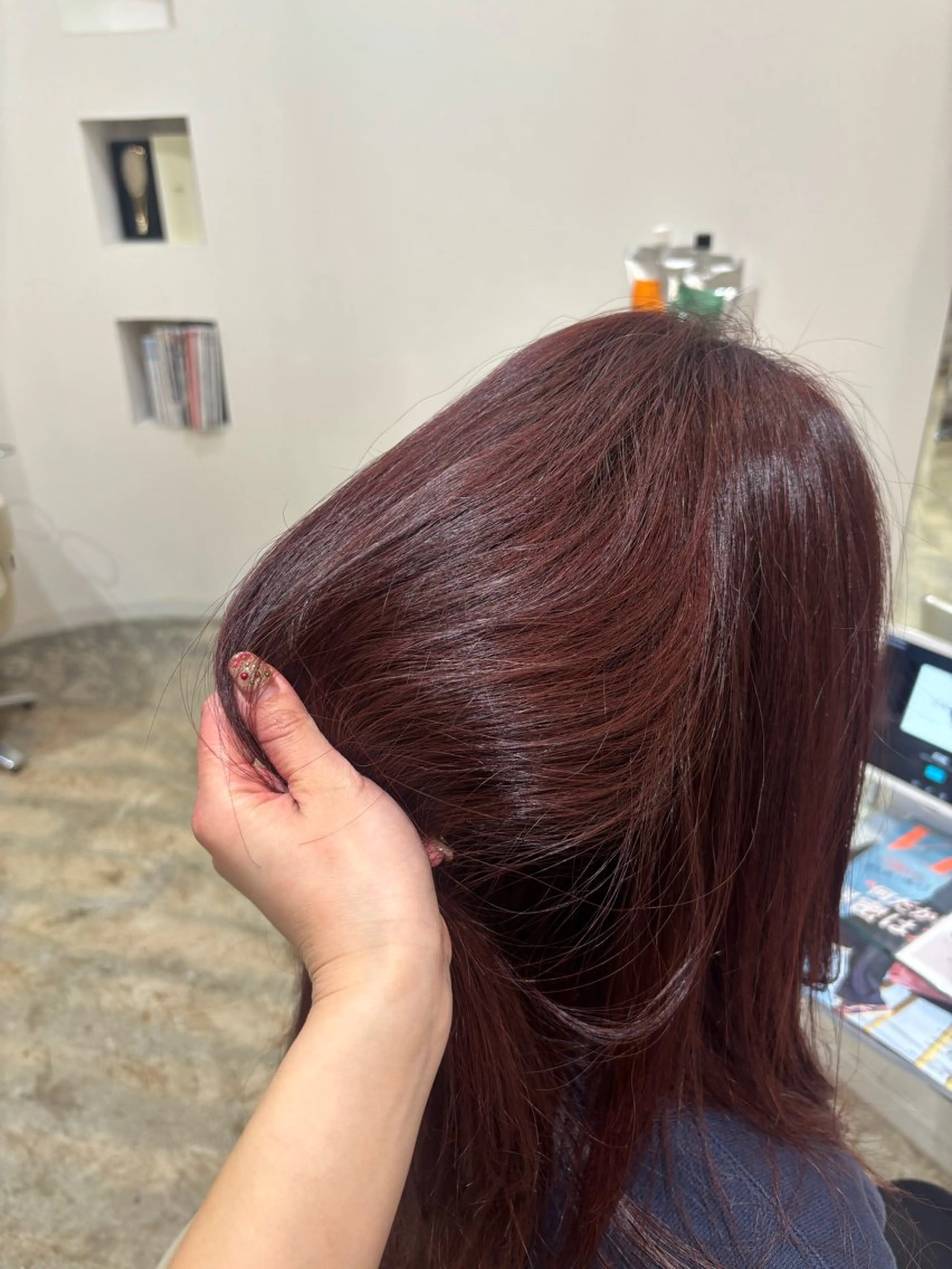 カラー レッドカラー 佐藤 優里のヘアスタイル