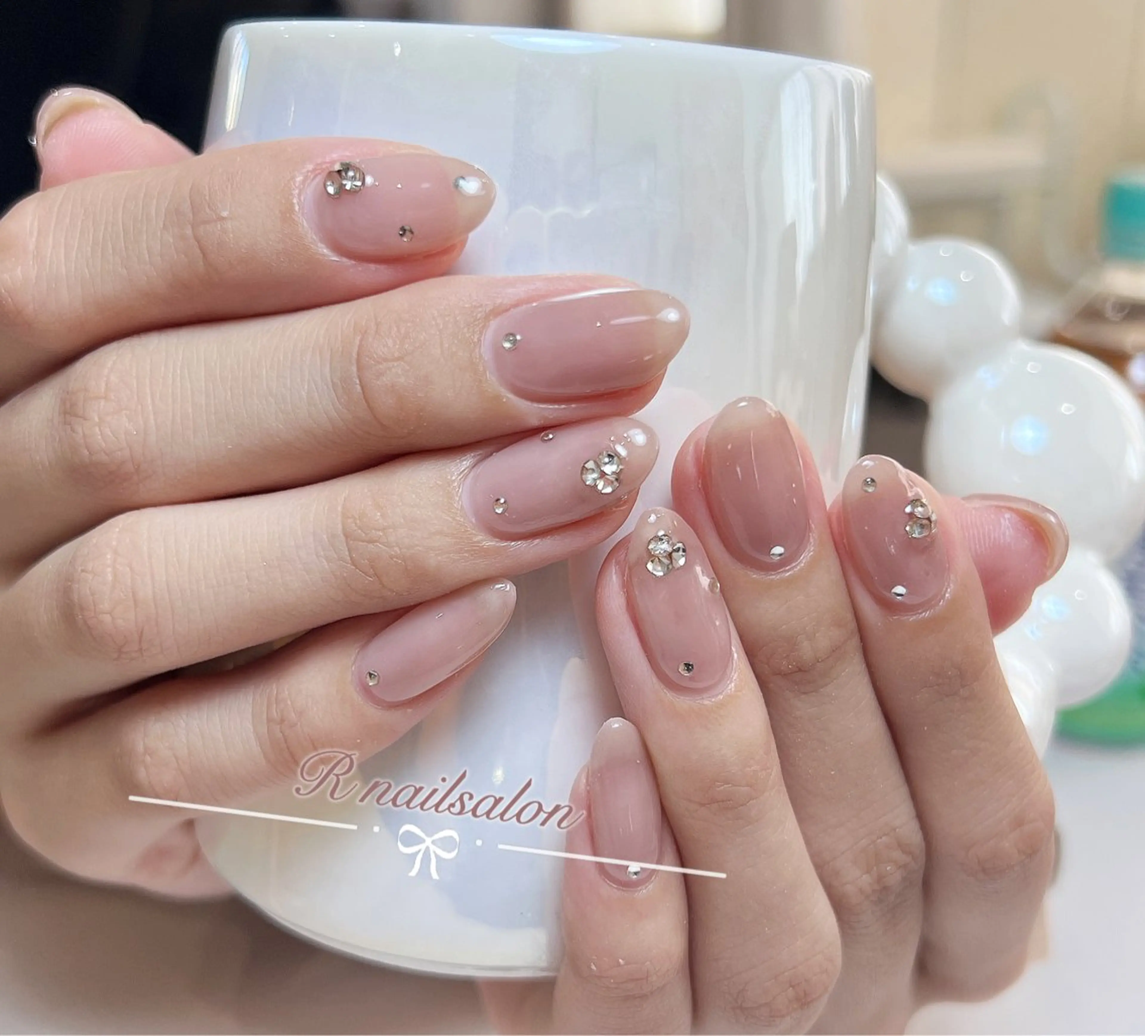 ミディアム R NAILSALONのネイルデザイン