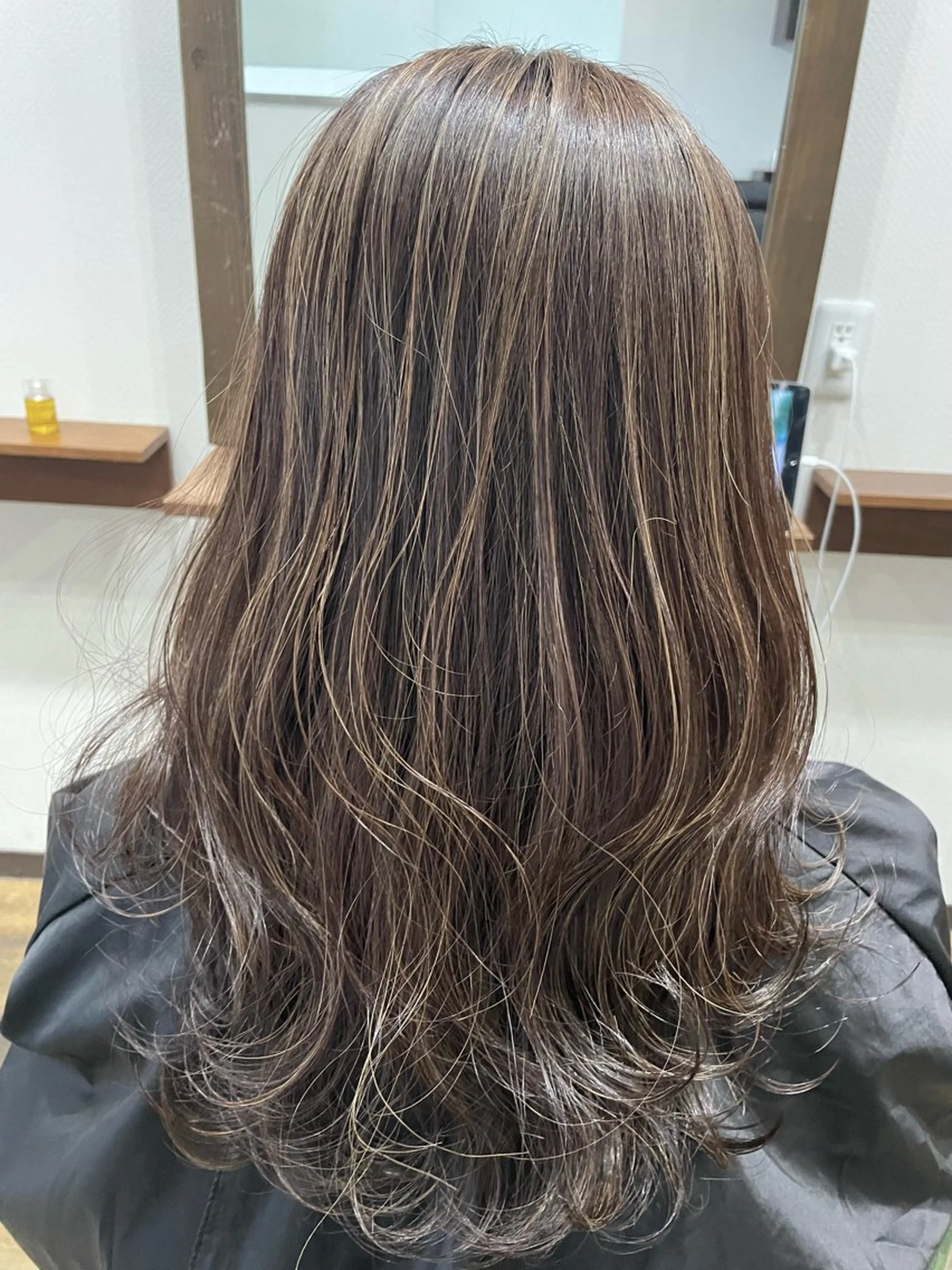 白髪ぼかしハイライト【ケアブリーチ1回】＋白髪ぼかしカラー＋トリートメントの写真