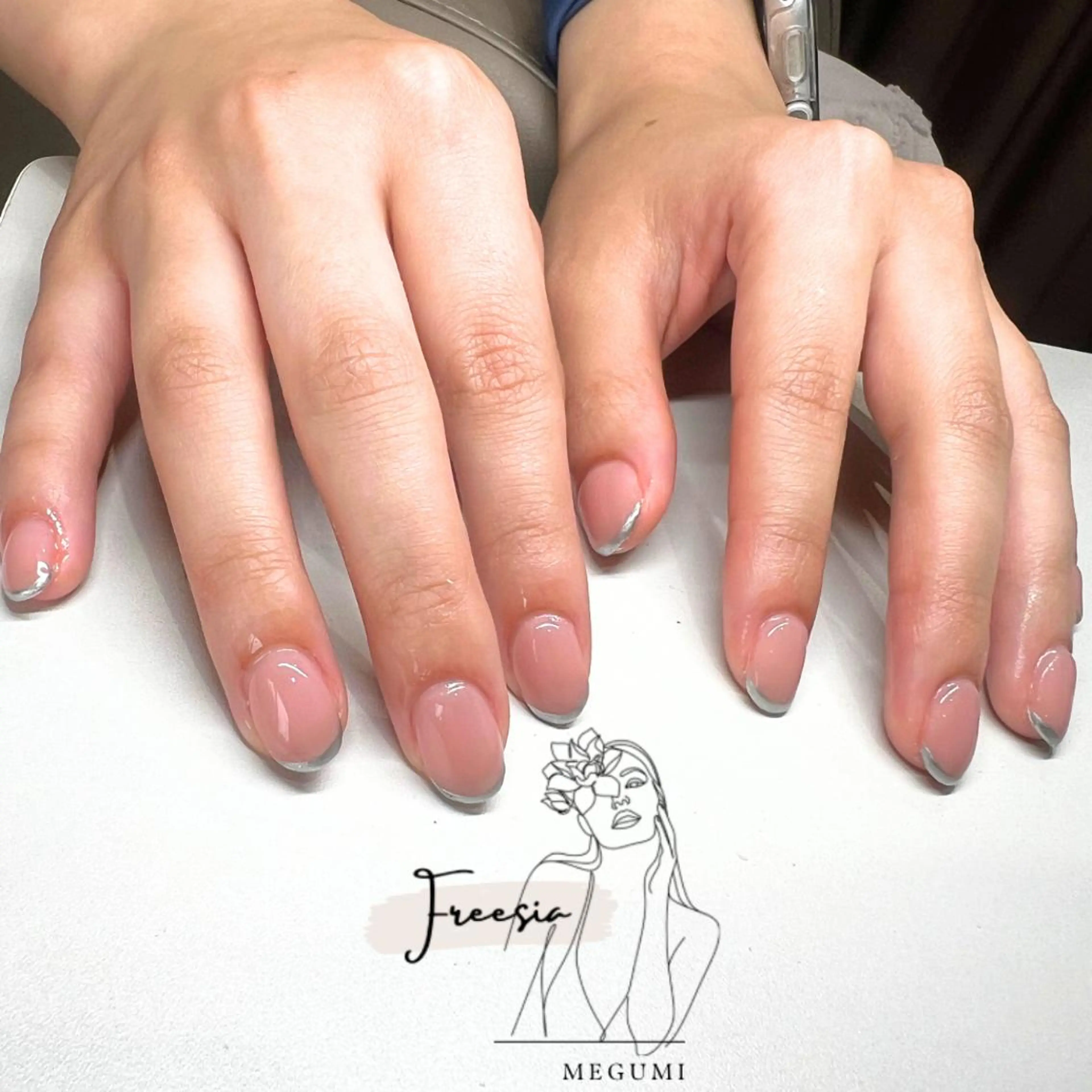 ネイル フレンチネイル シルバー シンプルネイル 当日予約も歓迎⭕️ Megumiのネイルデザイン
