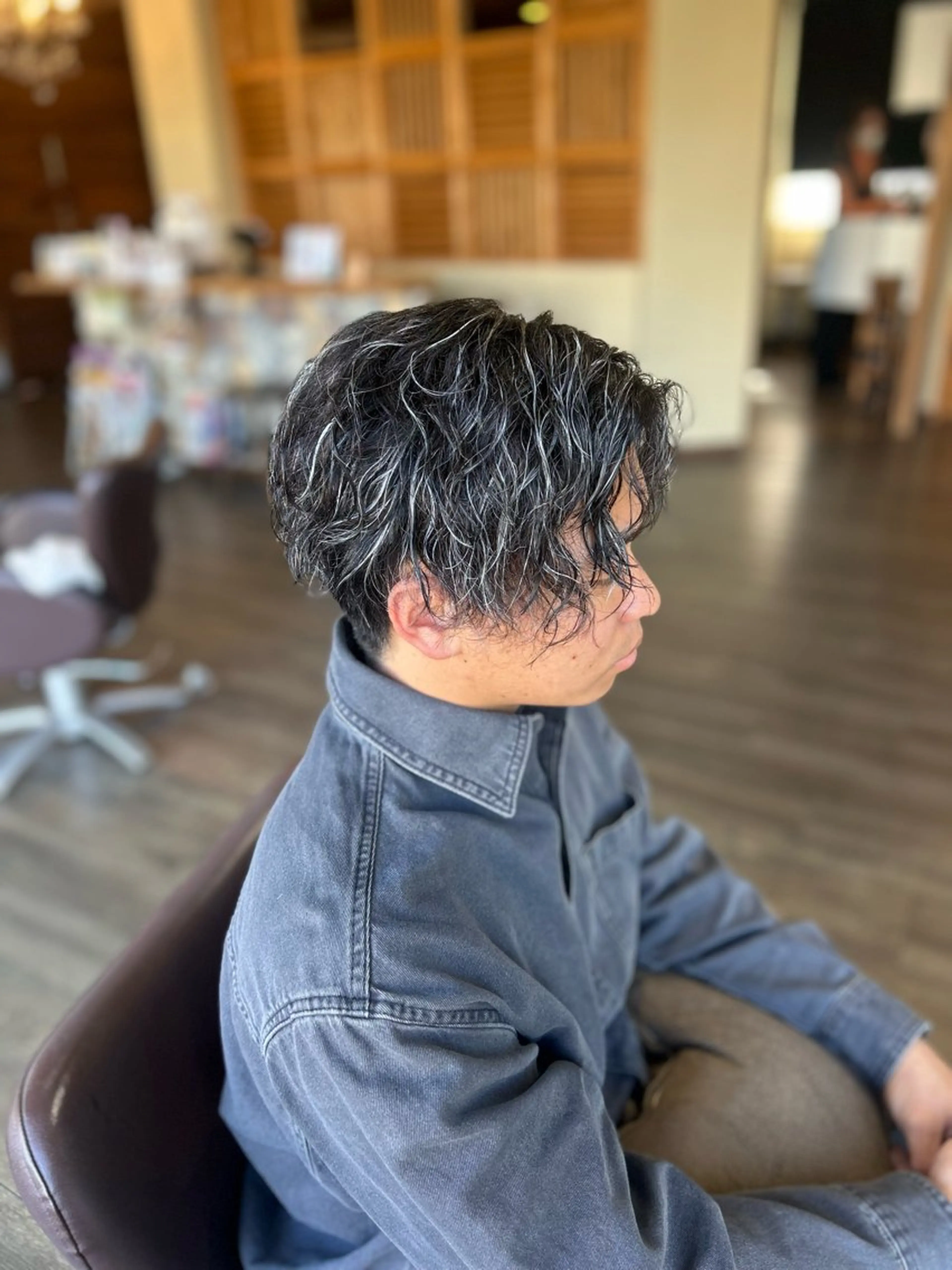 カラー メンズ メンズハイライト メンズパーマ ハイライトカラー シルバー カット ヘアカラー トリートメント Morpho Hair Product所属・井上 花音のヘアスタイル