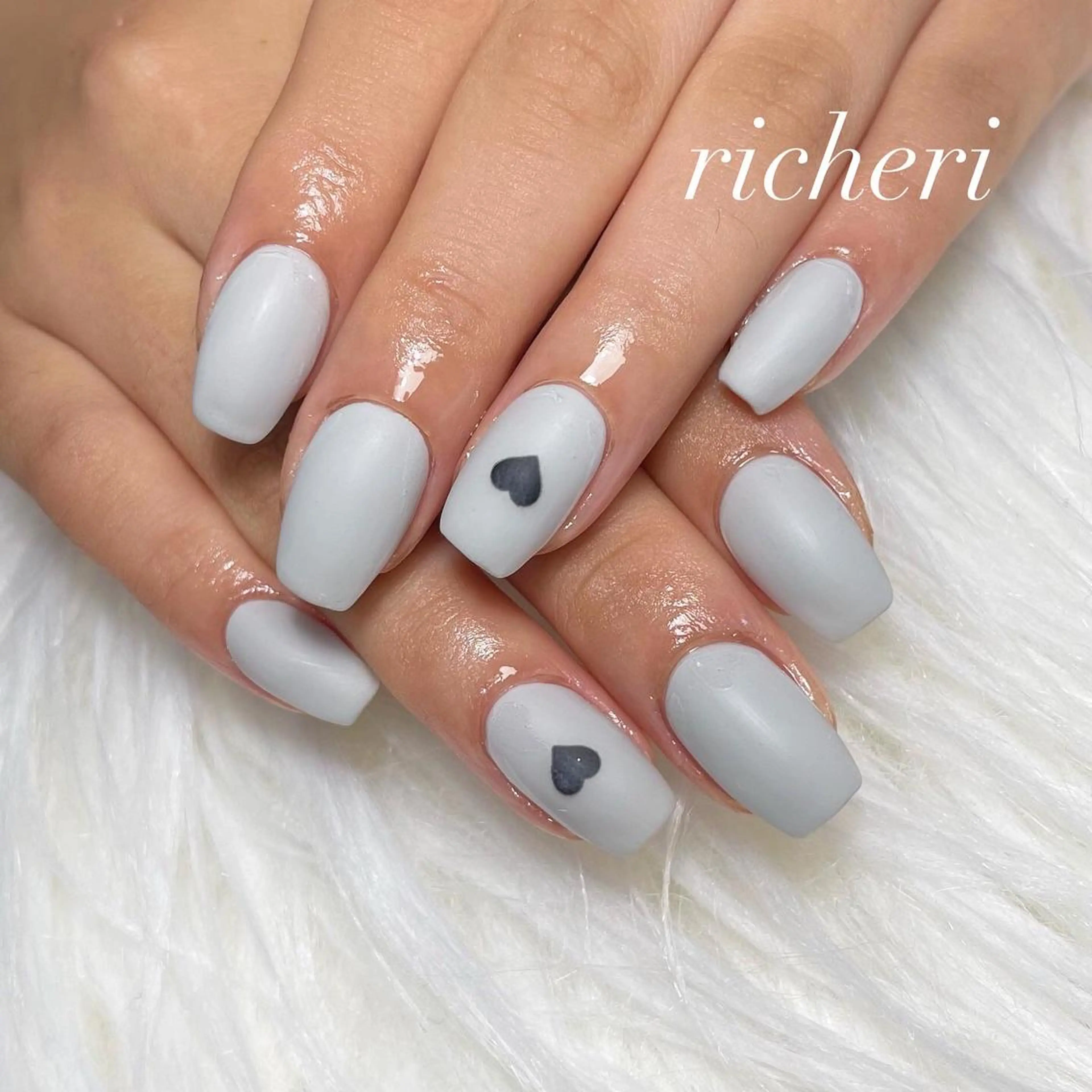 ミディアム ネイル 韓国風ヘア アートネイル フレンチネイル ジェルネイル ガラスフレンチ richeri beautyのエステ・リラクイメージ