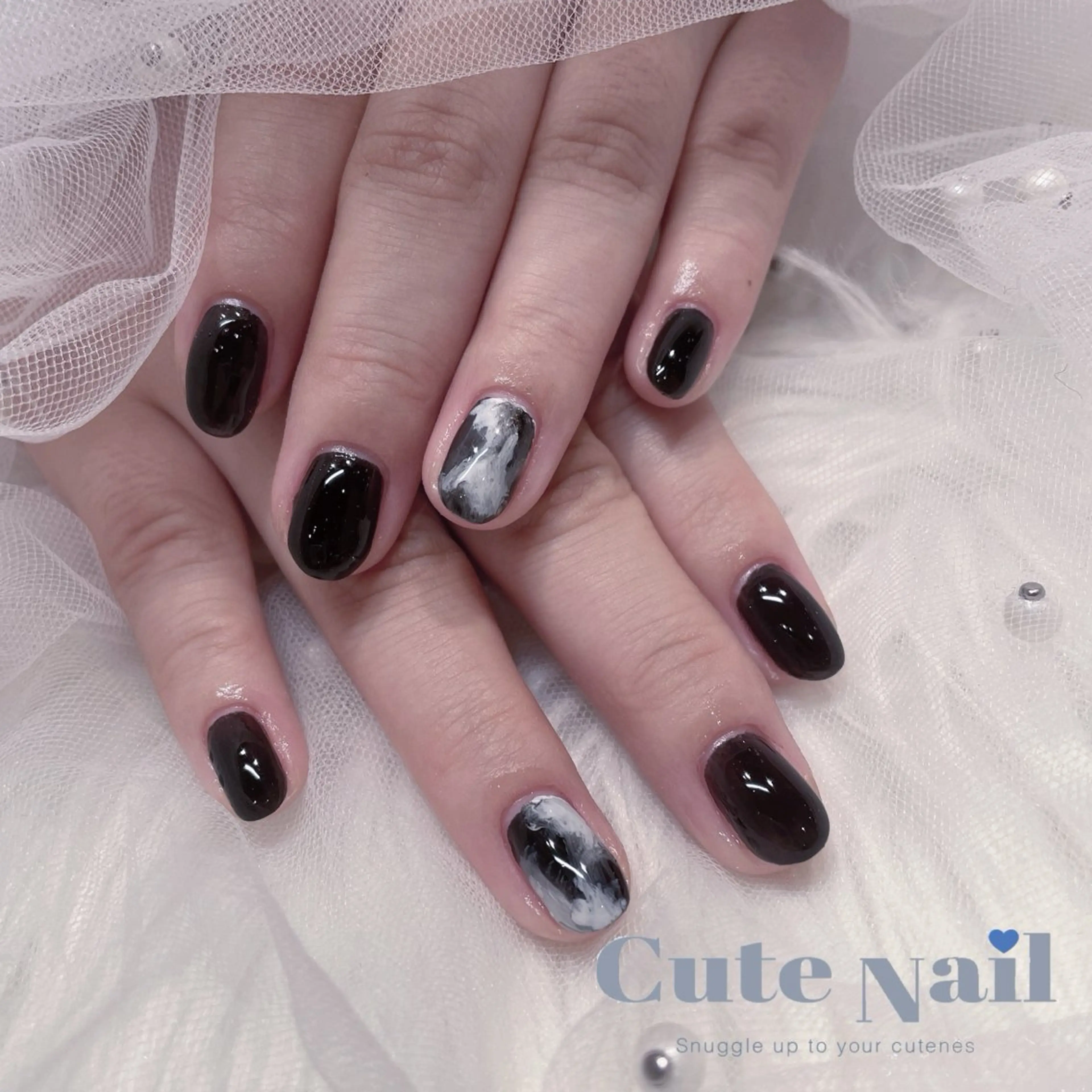 ネイル アートネイル ニュアンスネイル GO TODAY SHAiRE SALON原宿 Liber所属・️🫧もこ 艶感ネイル🫧のネイルデザイン