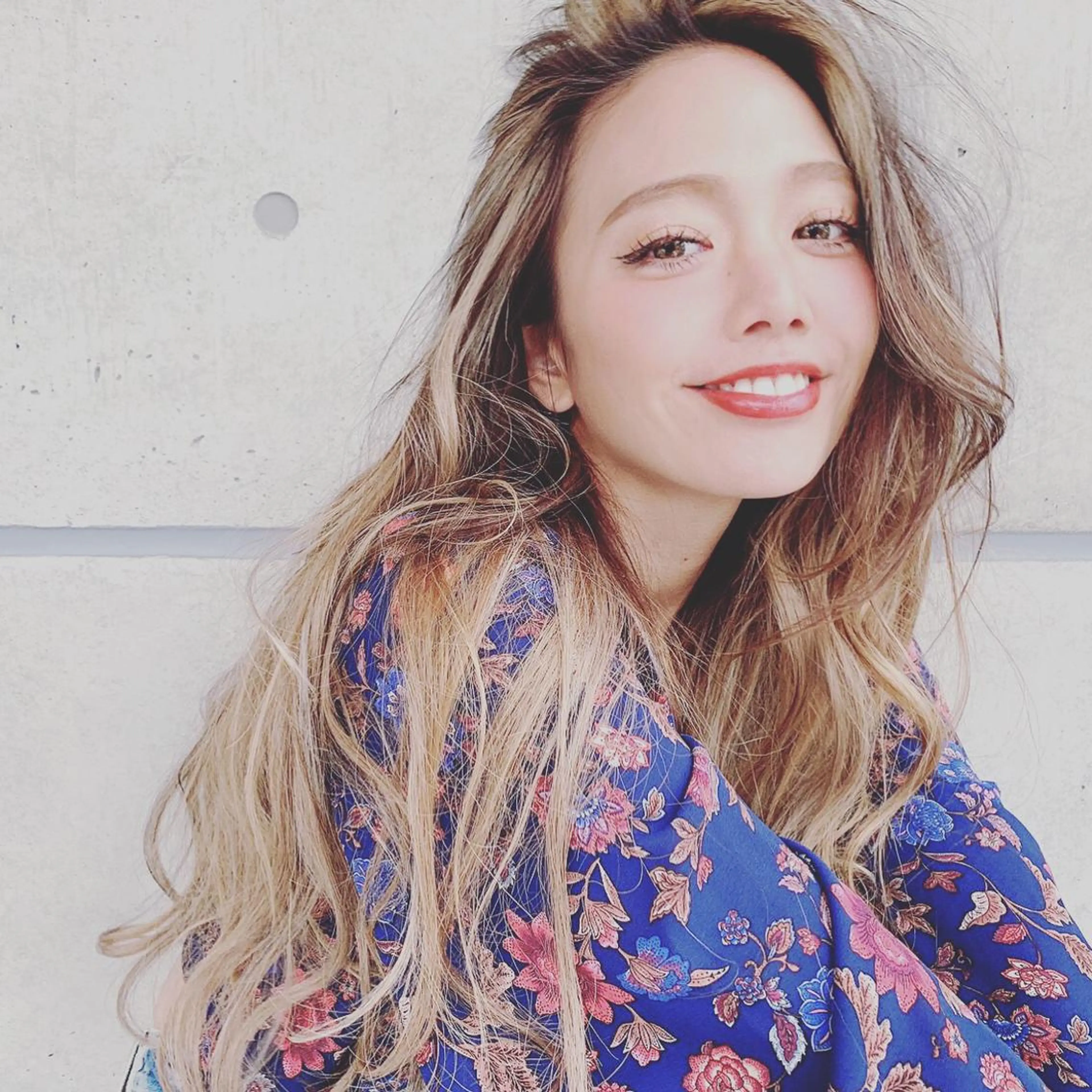 ロング カラー パーマ ブリーチ ハイライトカラー ハイライト かきあげバング ♡モテ髪/似合わせ♡ 透明感/JUICE♡のヘアスタイル