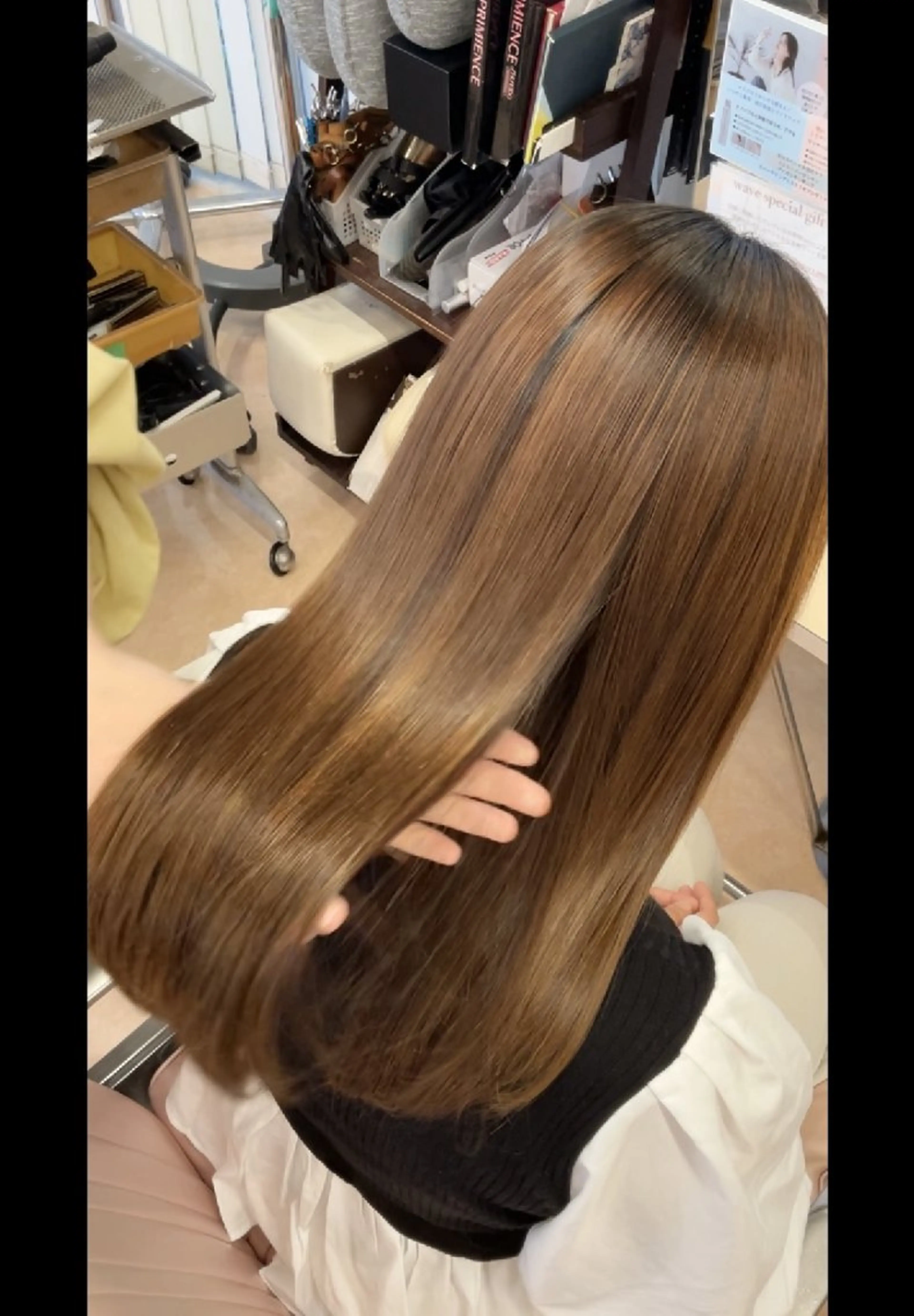 セミロング 鈴木 優里花のヘアスタイル