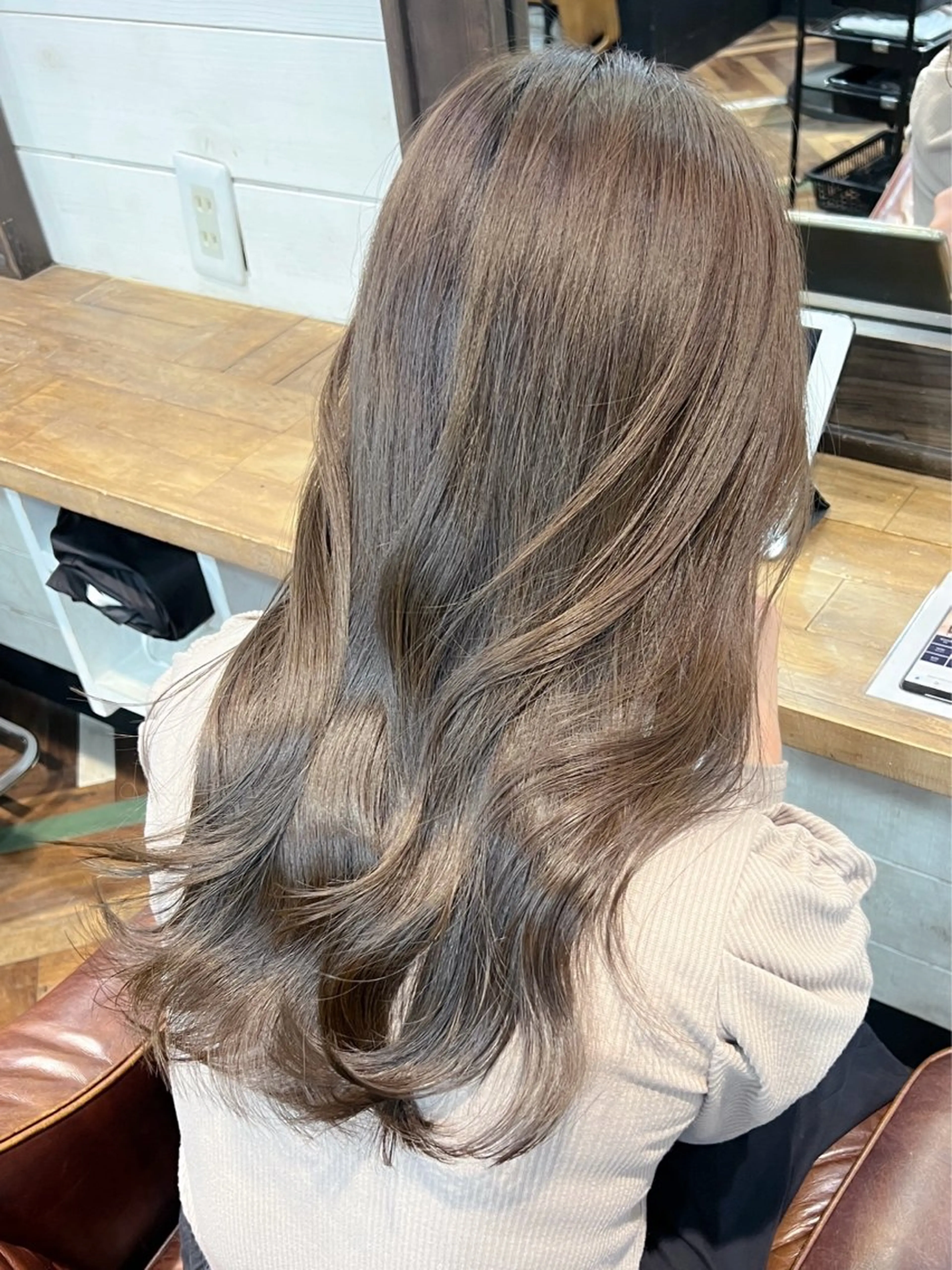 セミロング カラー ブリーチ 透明感カラー ダブルカラー グレージュ ブリーチなしカラー カット ヘアカラー トリートメント 顔周りレイヤー🌈 透明感カラ⭐️RENのヘアスタイル