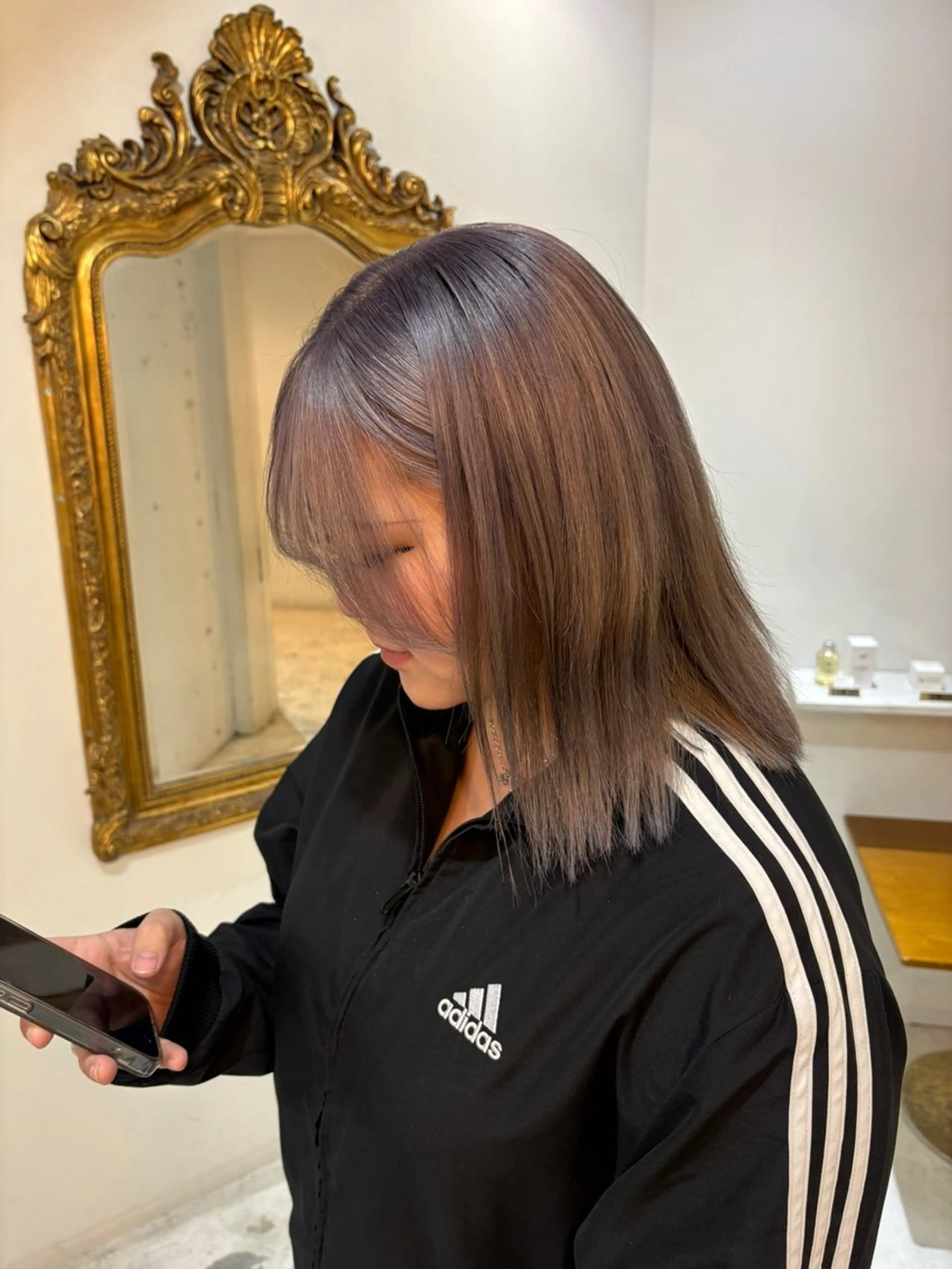 ミディアム 🩶ハイトーン🖤 URARAのヘアスタイル